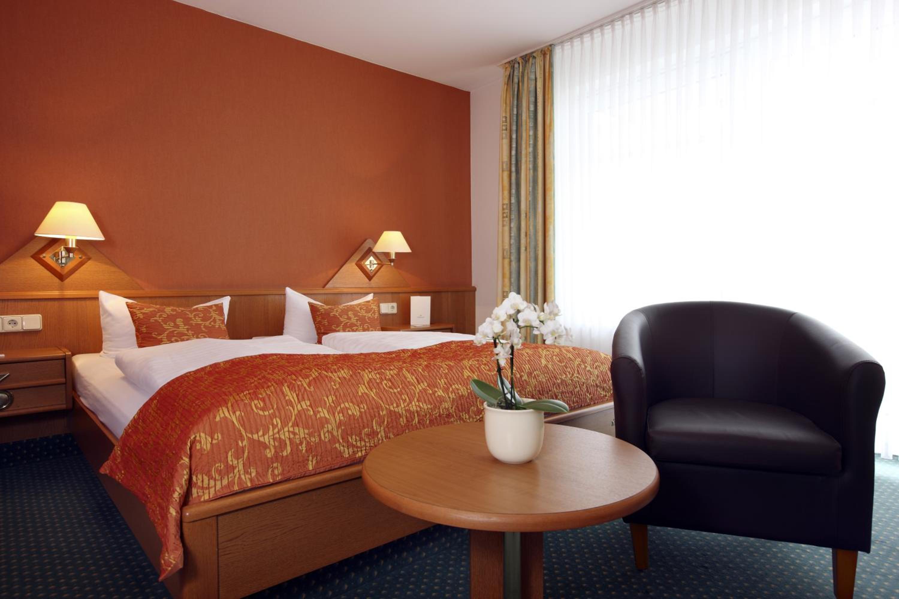 Double Room with Balcony and Side View of the Sea