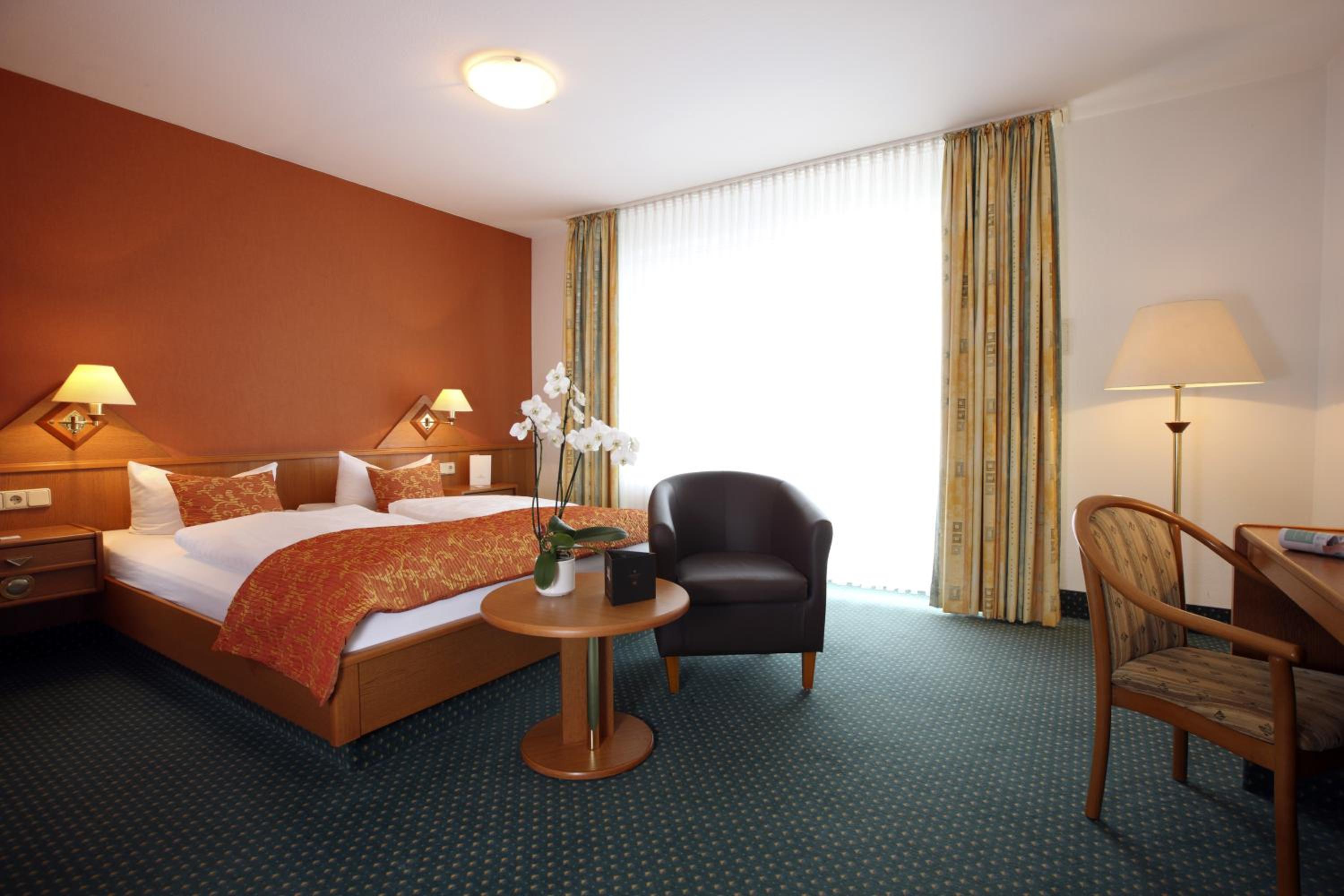 Double Room with Balcony and Side View of the Sea