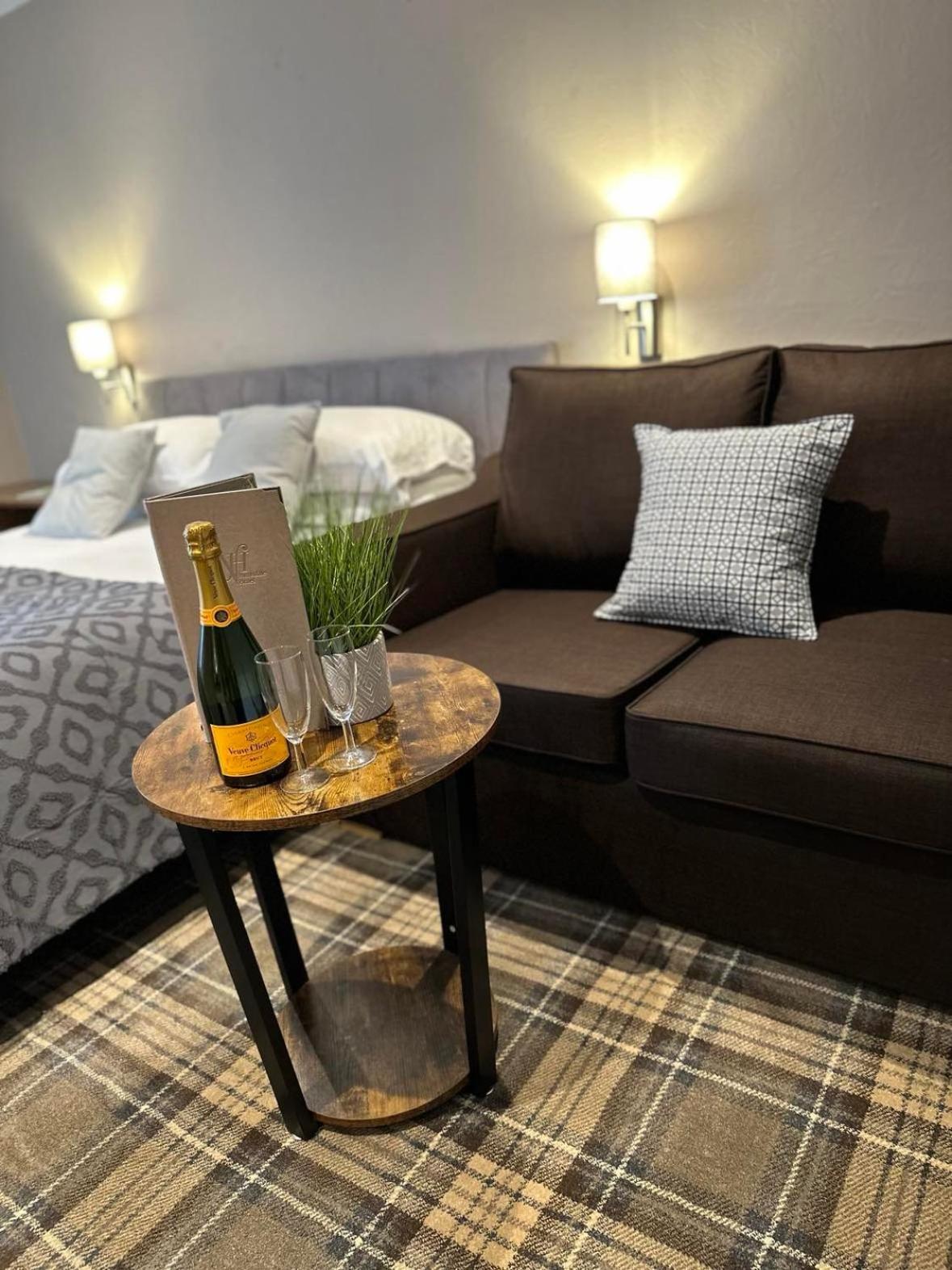 Double Room - Photo 8
