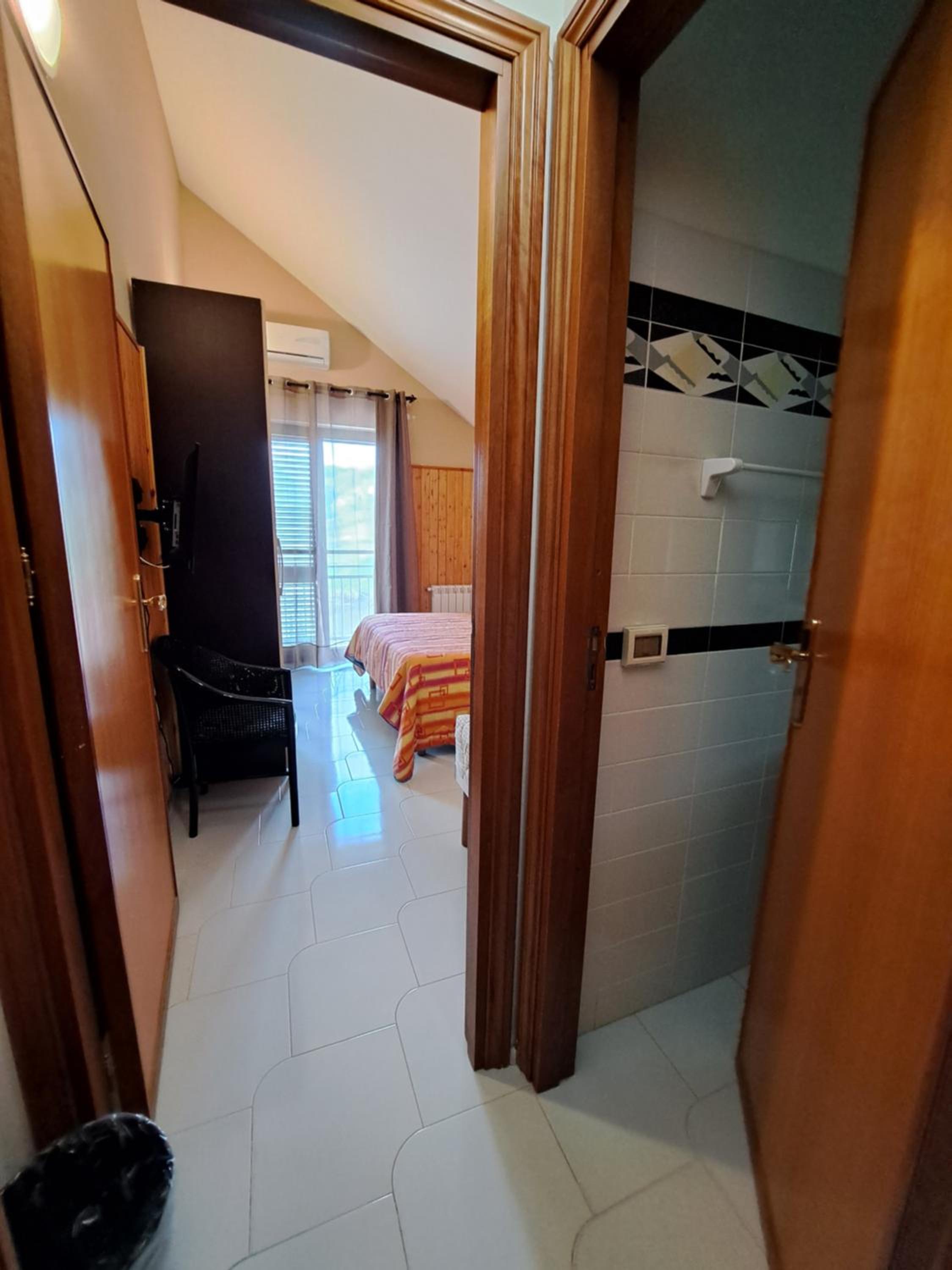 Basic Triple Room photo 3