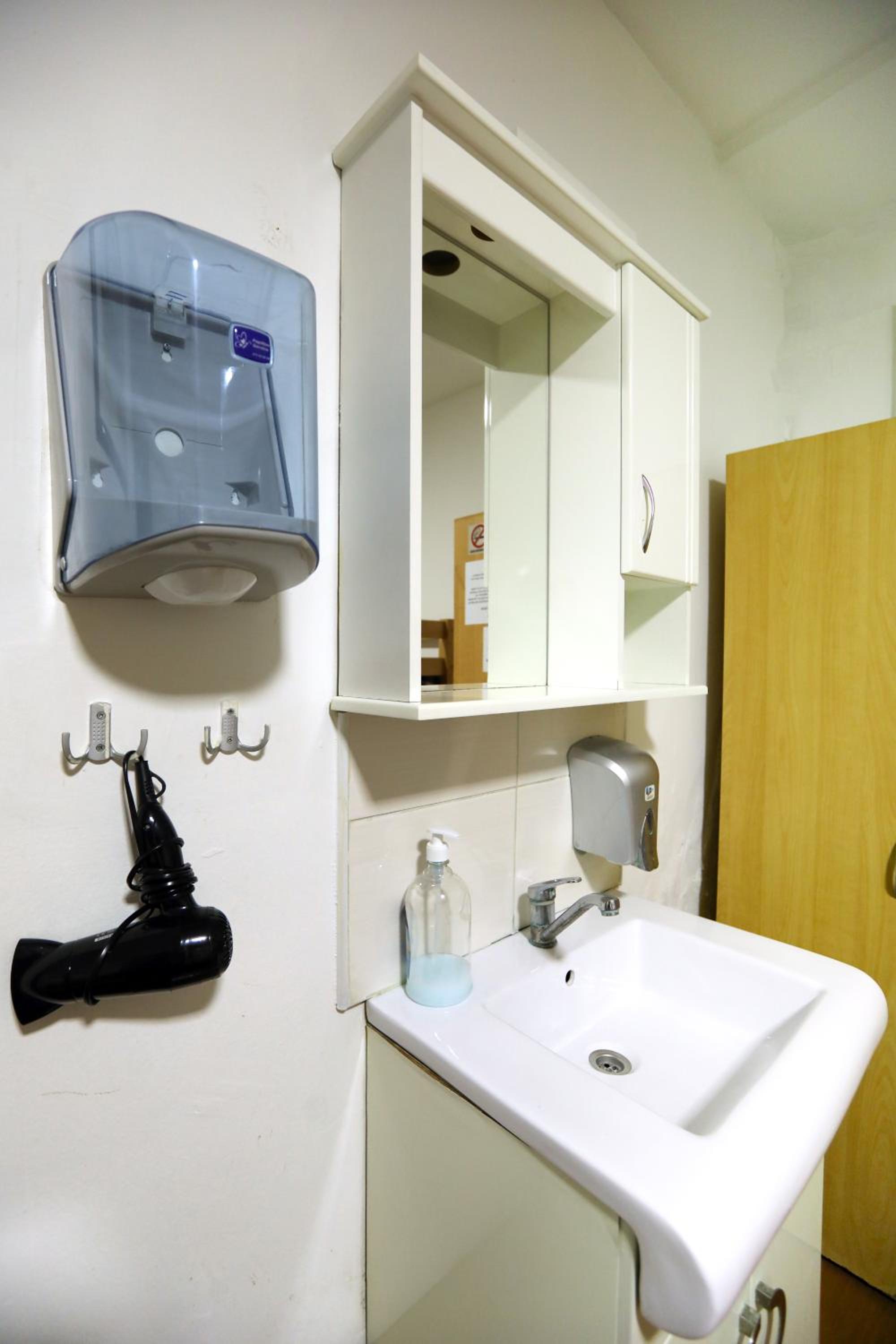 Quadruple Room with Shared Bathroom and External Garden Table photo 2