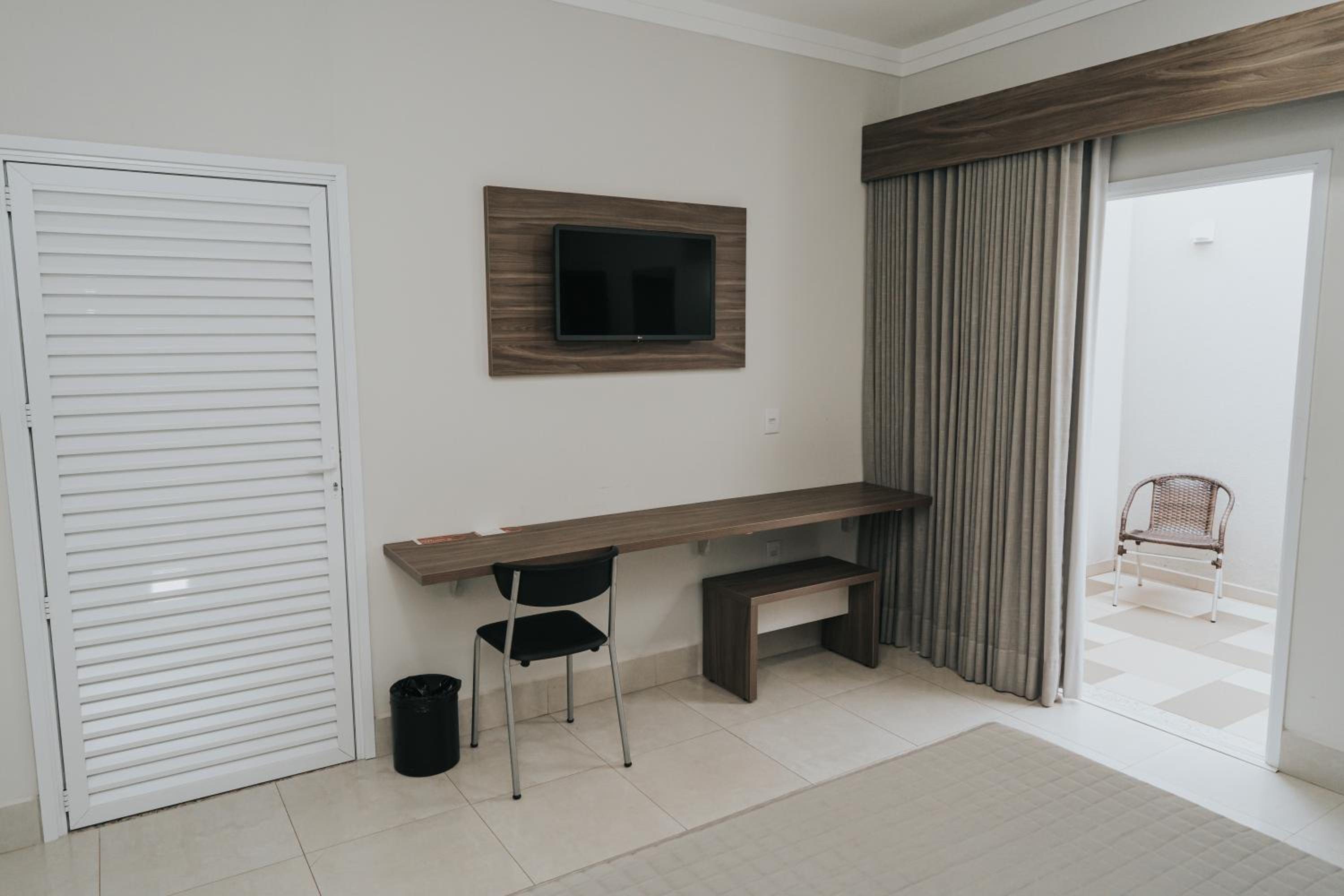 Apartment with Balcony photo 2