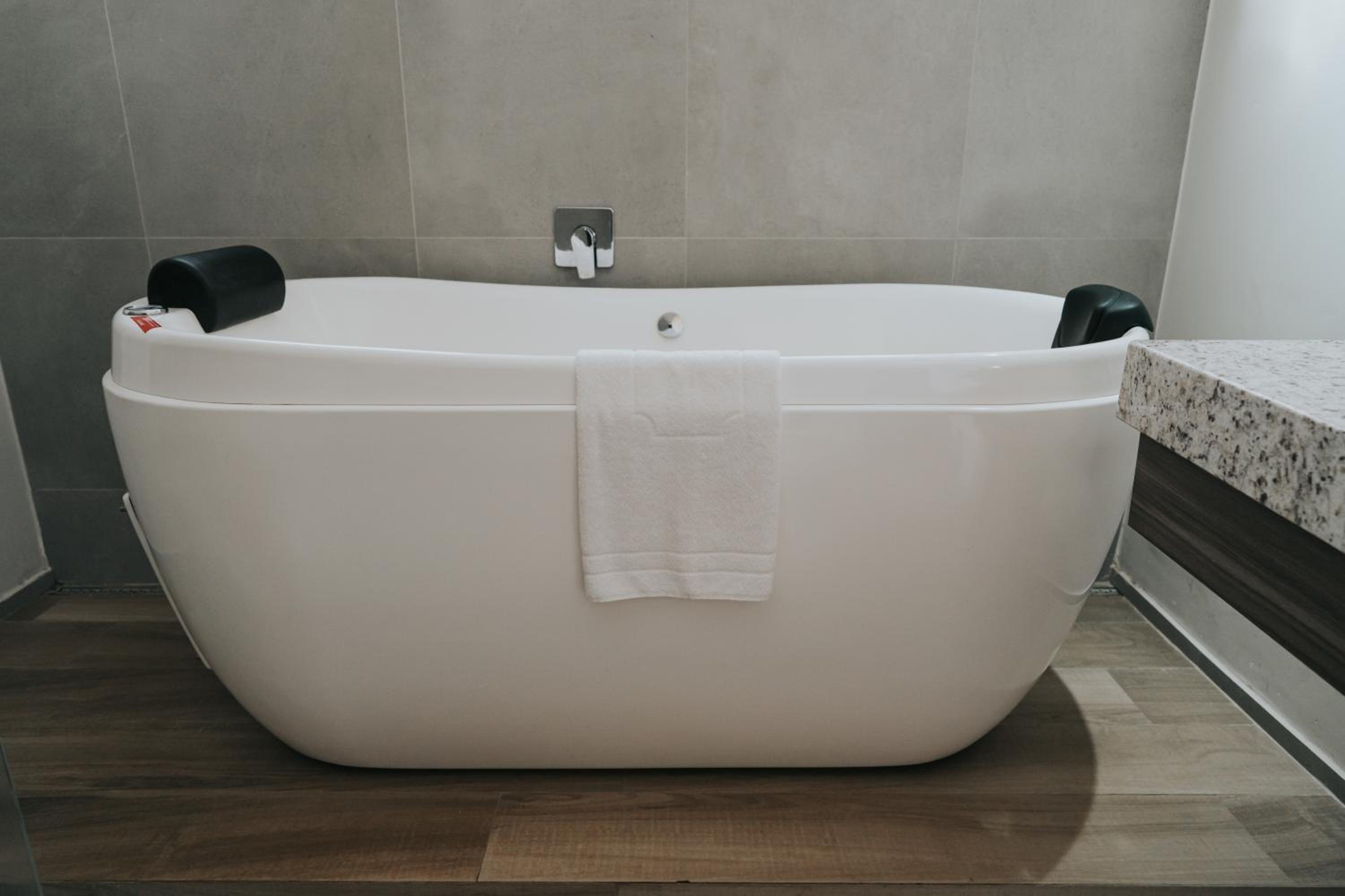 King Suite with Spa Bath photo 2