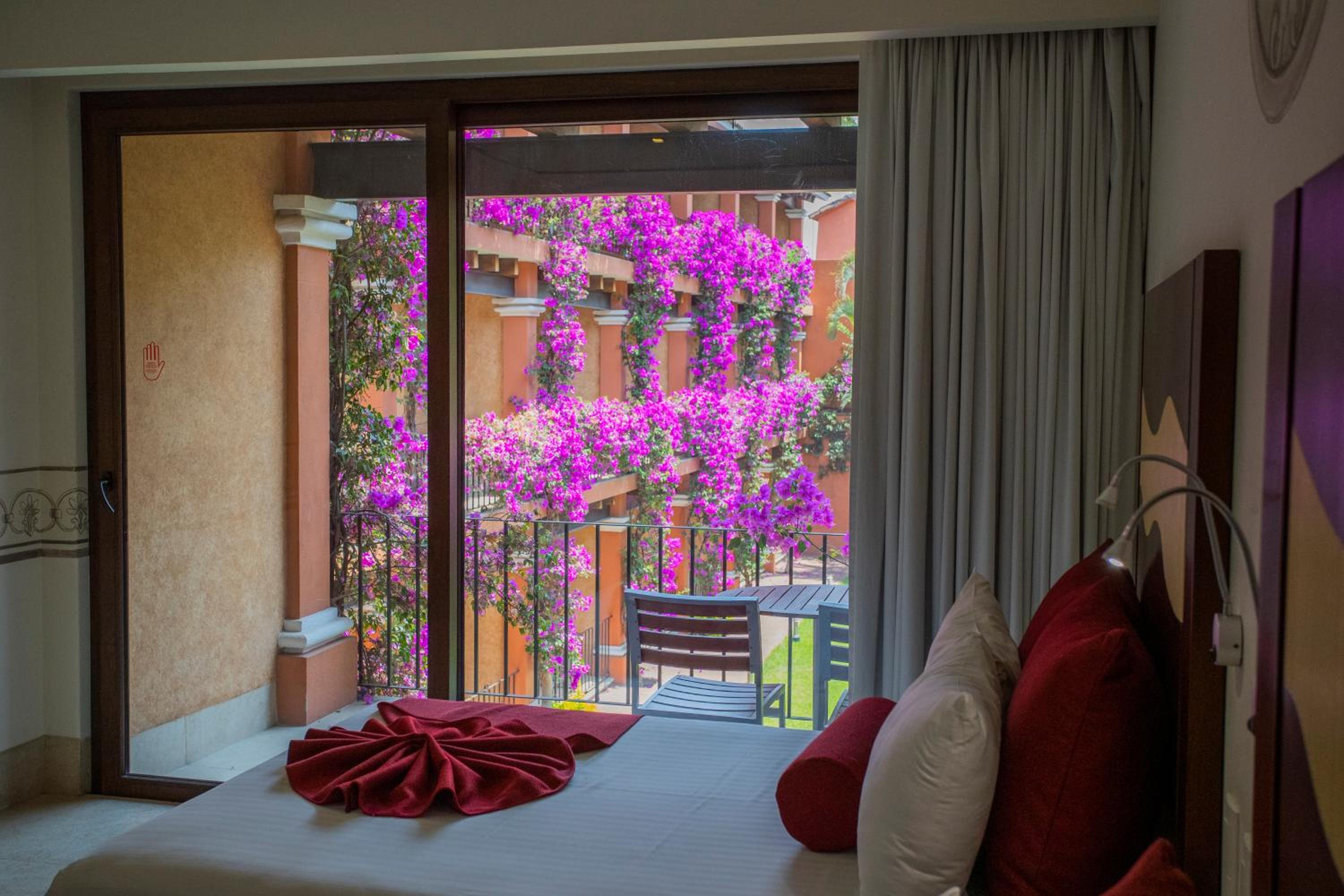 Suite with Two Double Beds - Photo 3