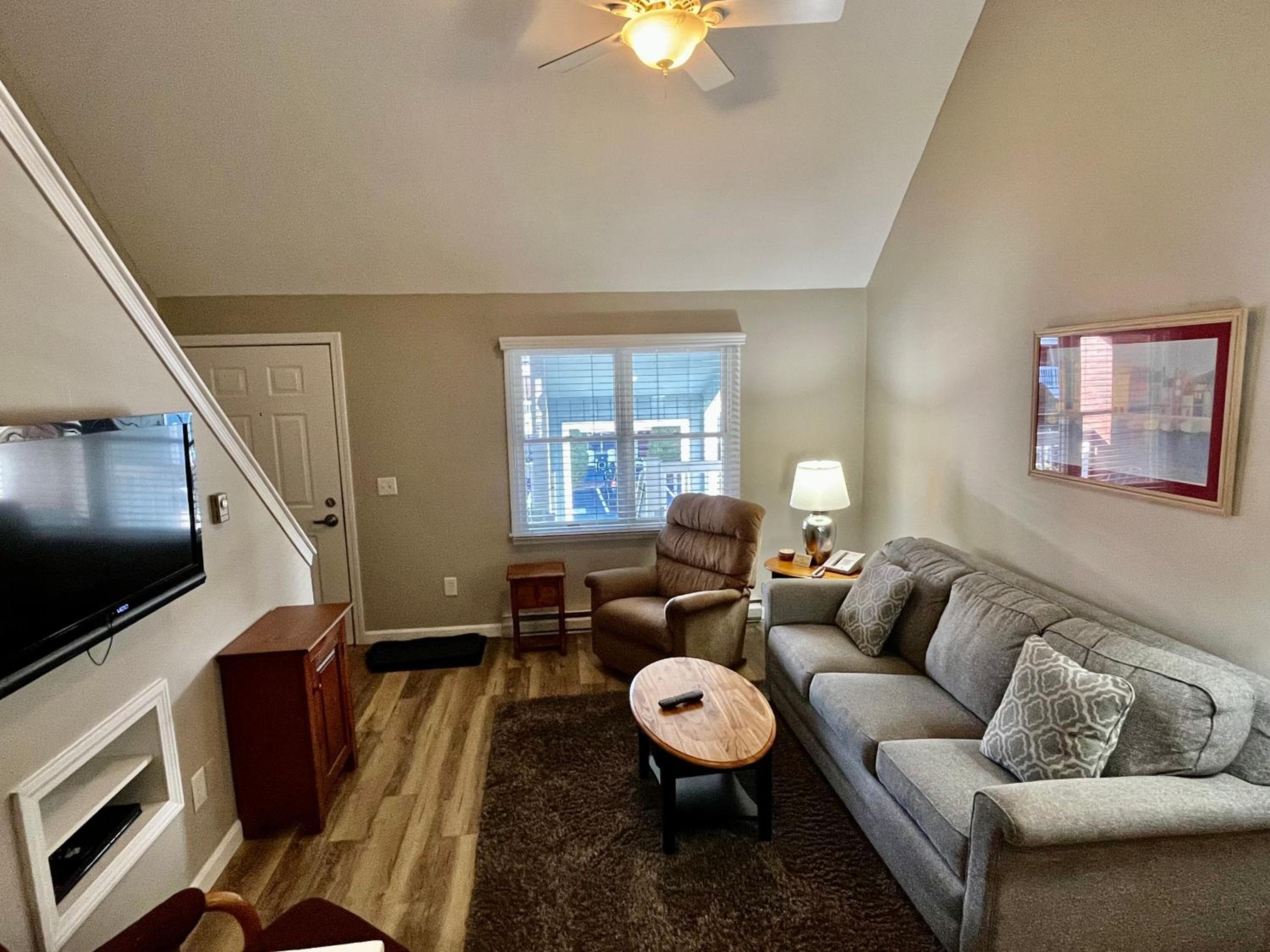 Deluxe Two Bedroom Townhouse Suite