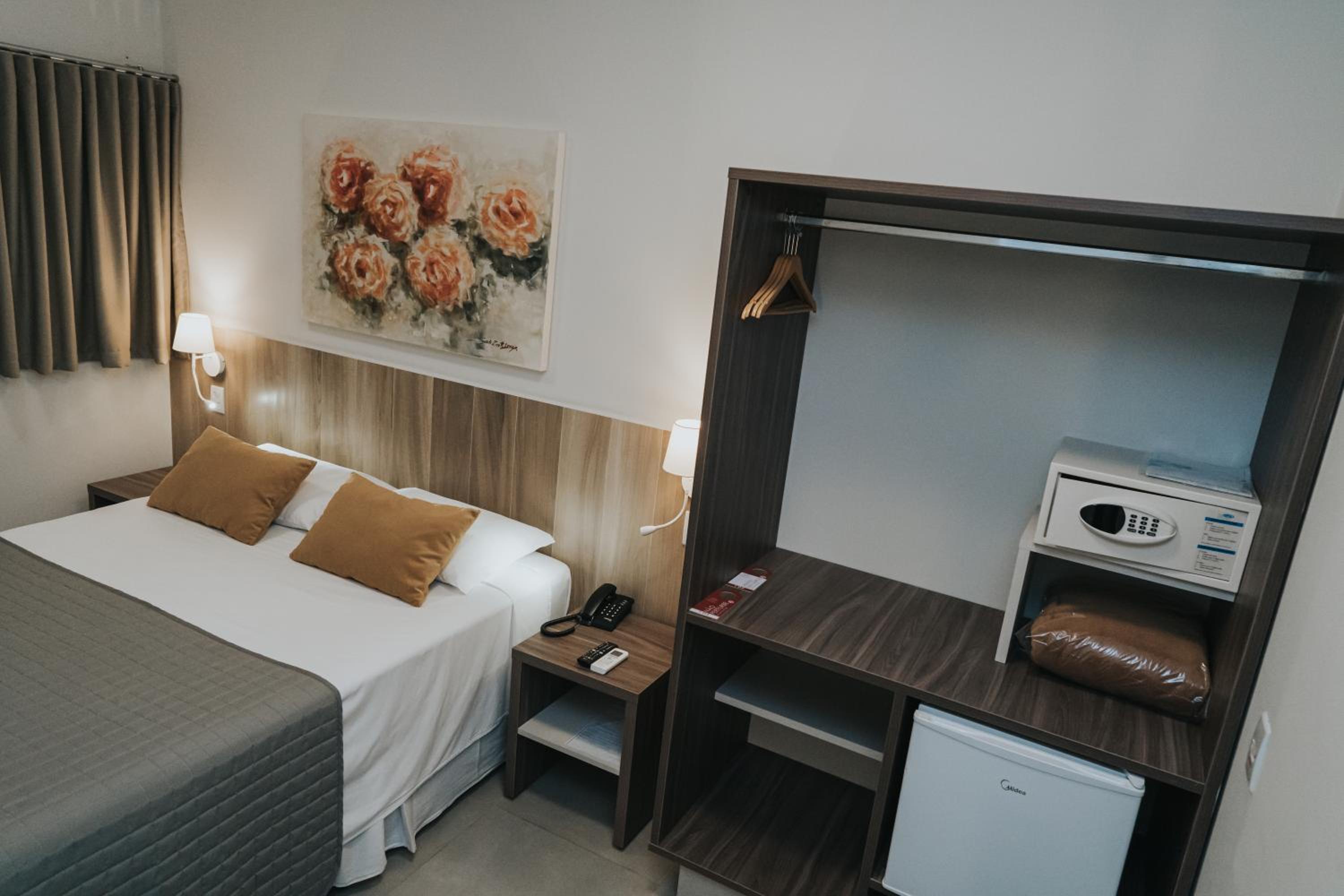 Queen Suite with Spa Bath photo 3