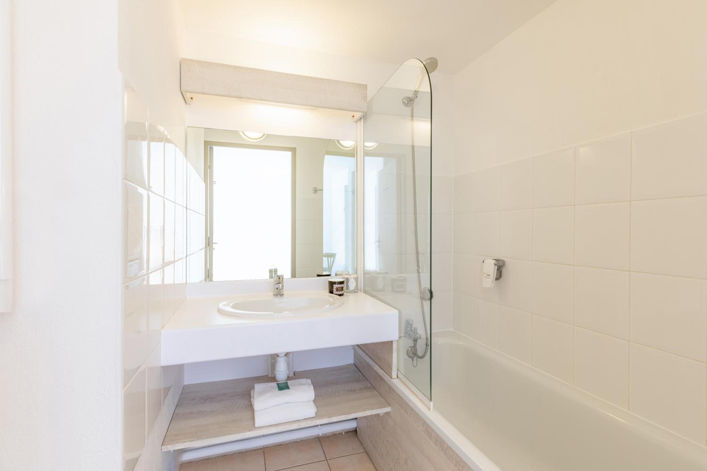 One Bedroom Apartment - Photo 3