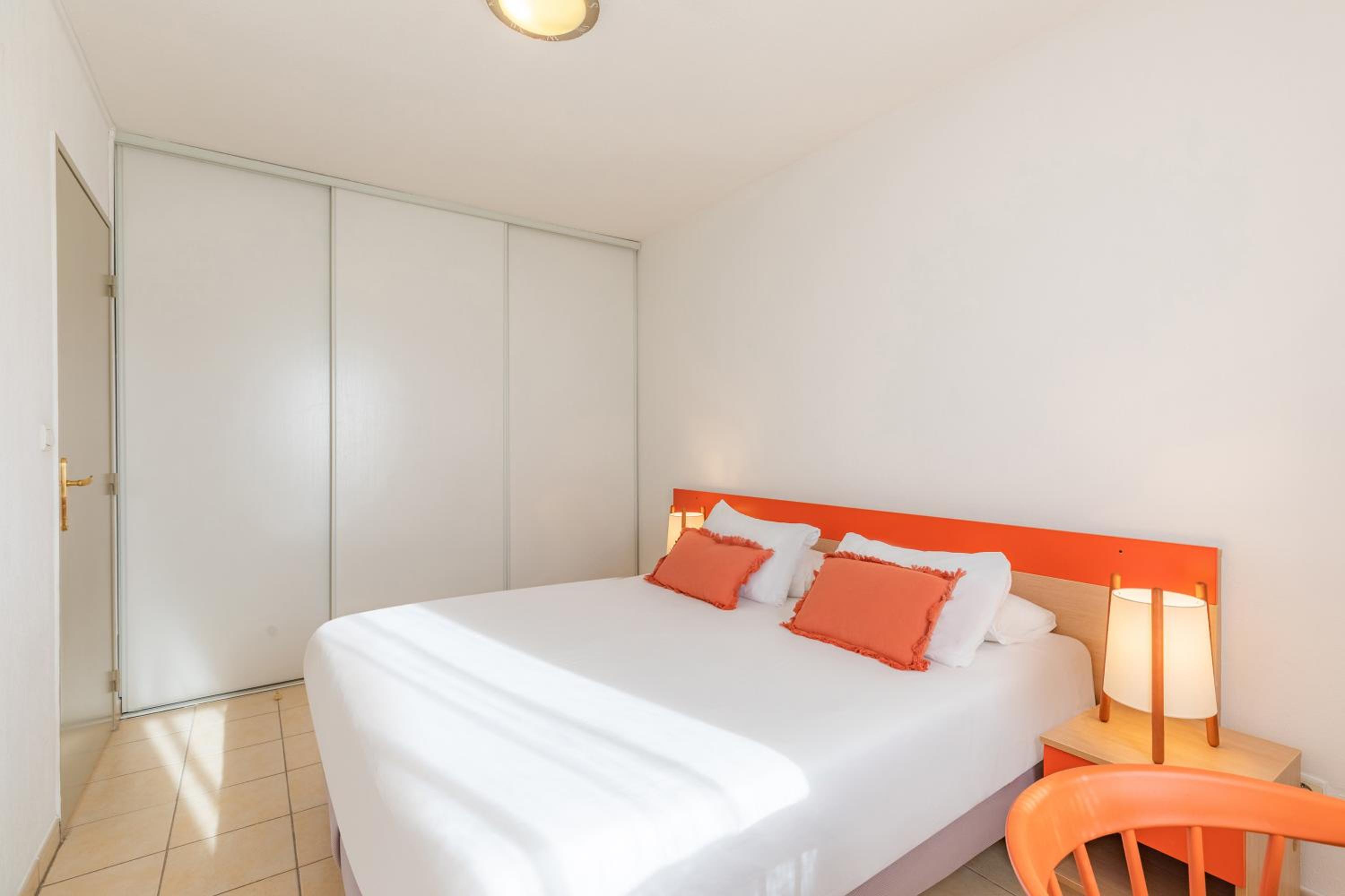 One Bedroom Apartment - Photo 5