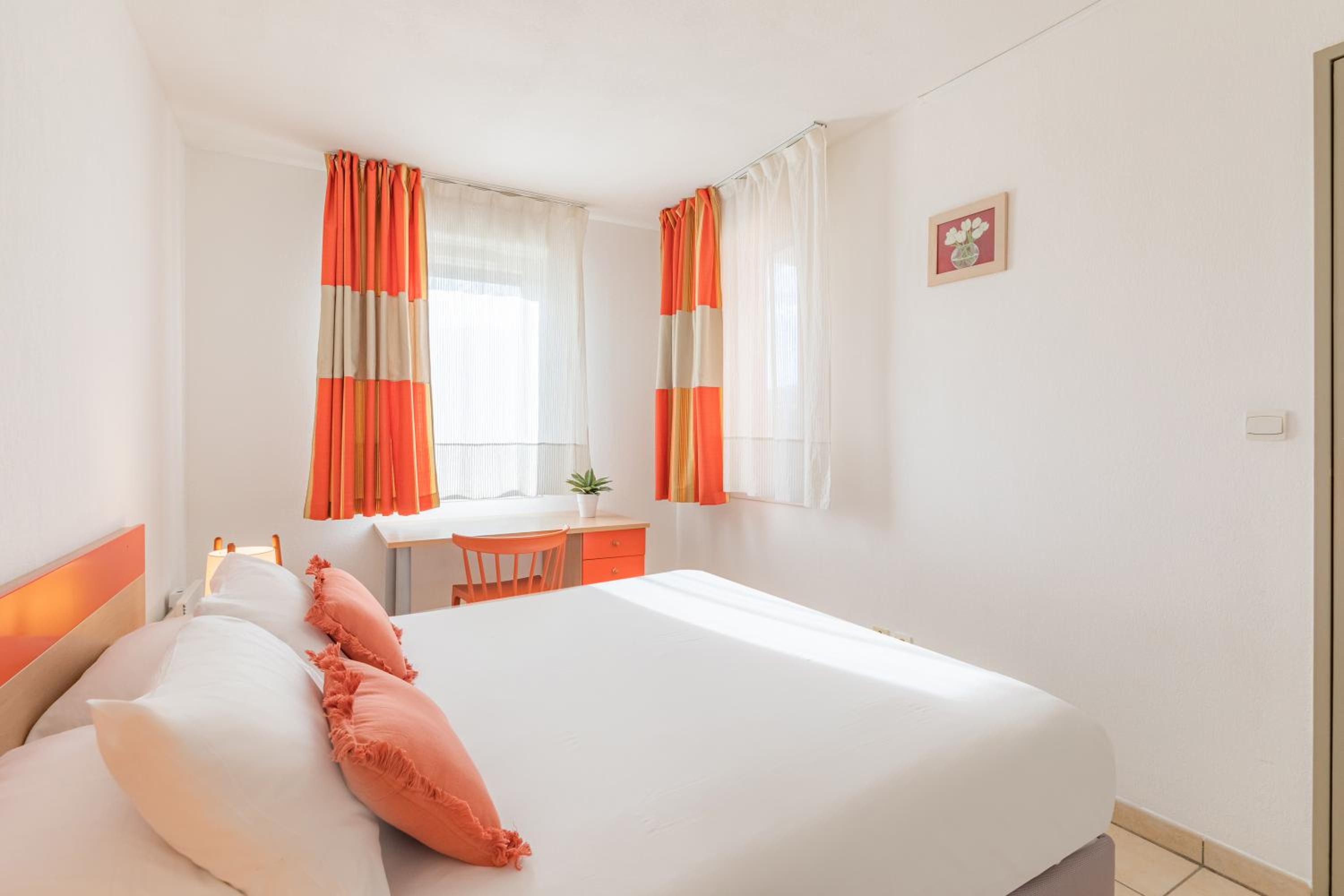 One Bedroom Apartment - Photo 6