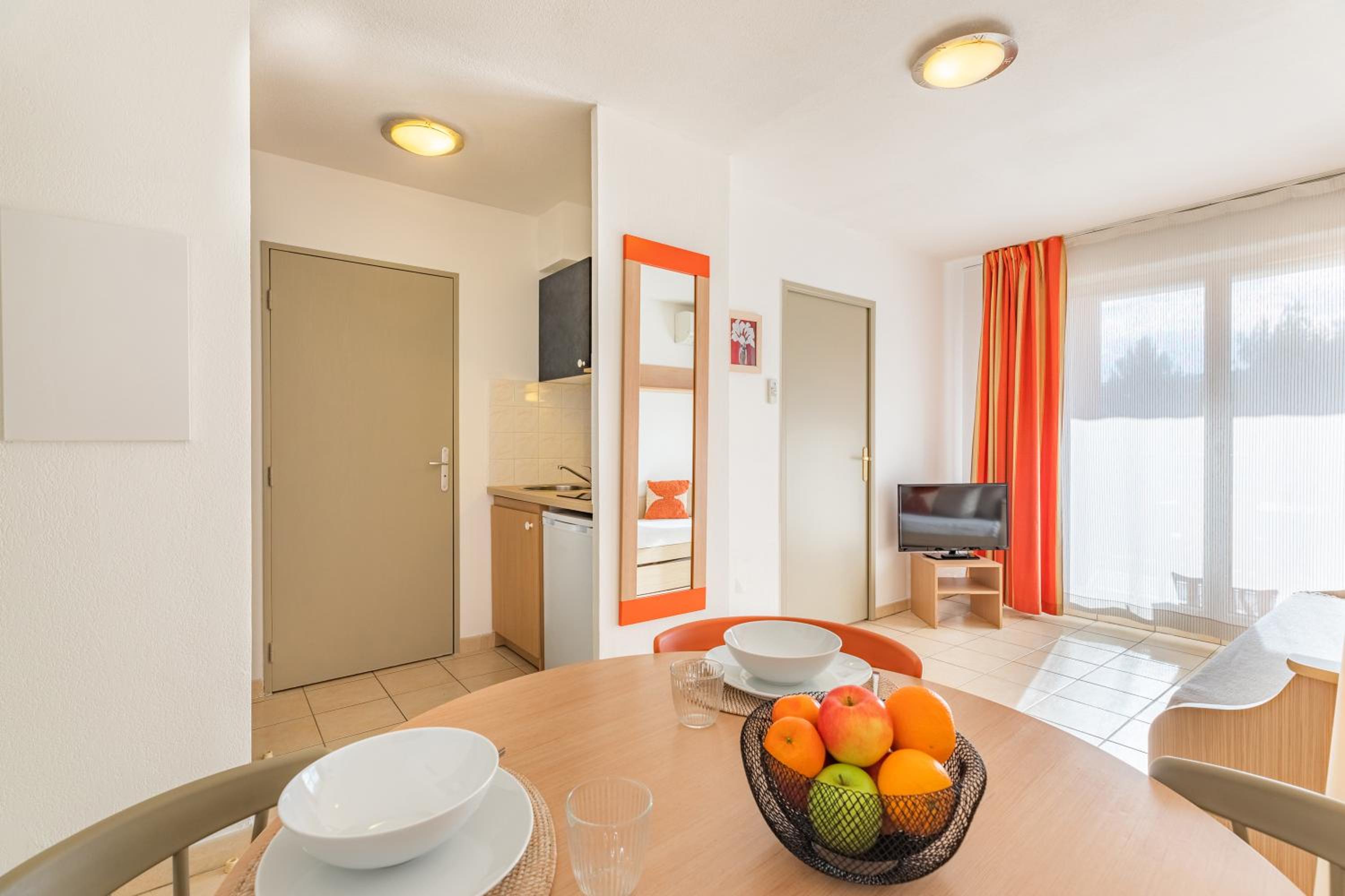 One Bedroom Apartment - Photo 8