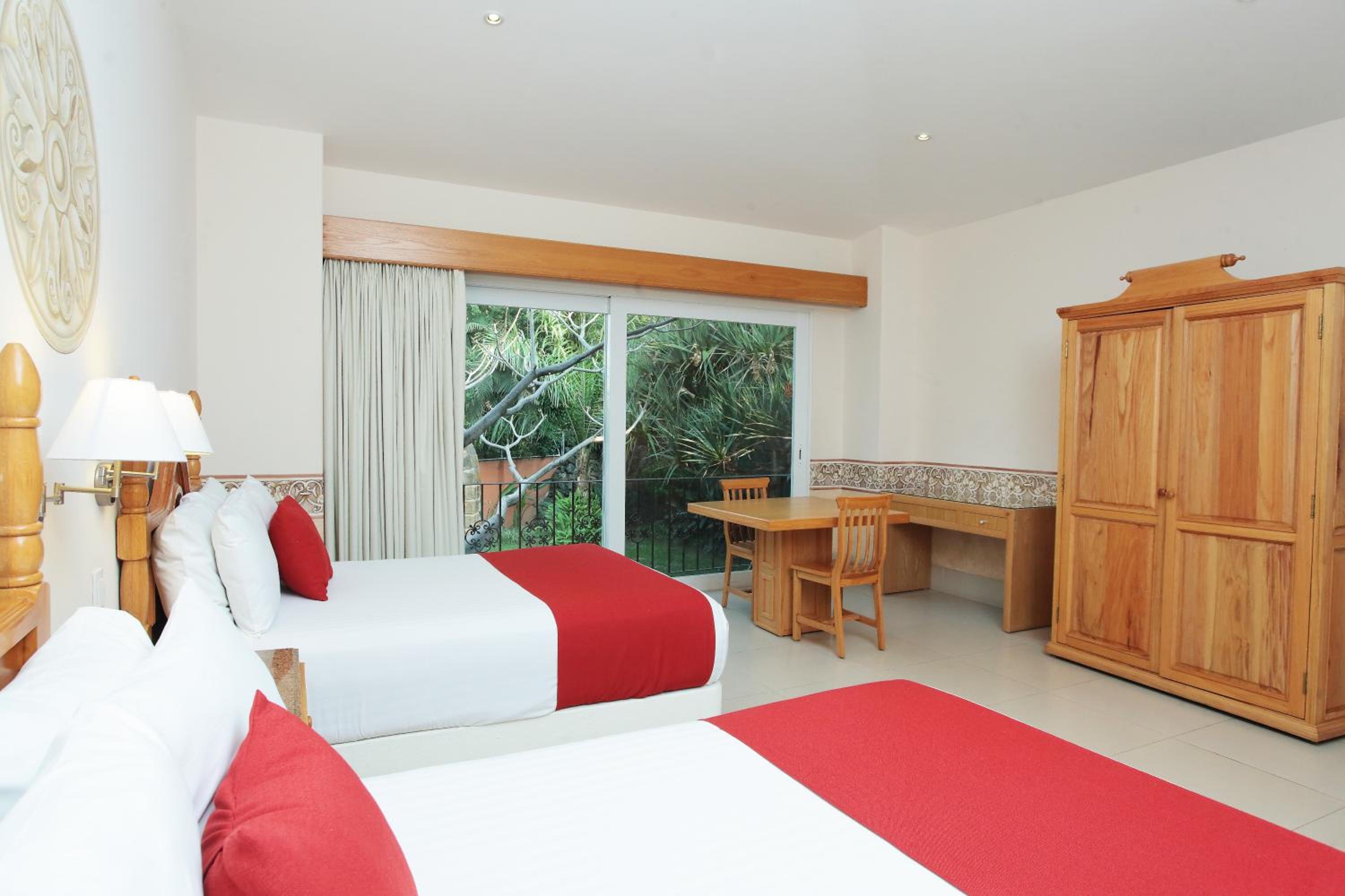Suite with Two Double Beds - Photo 10