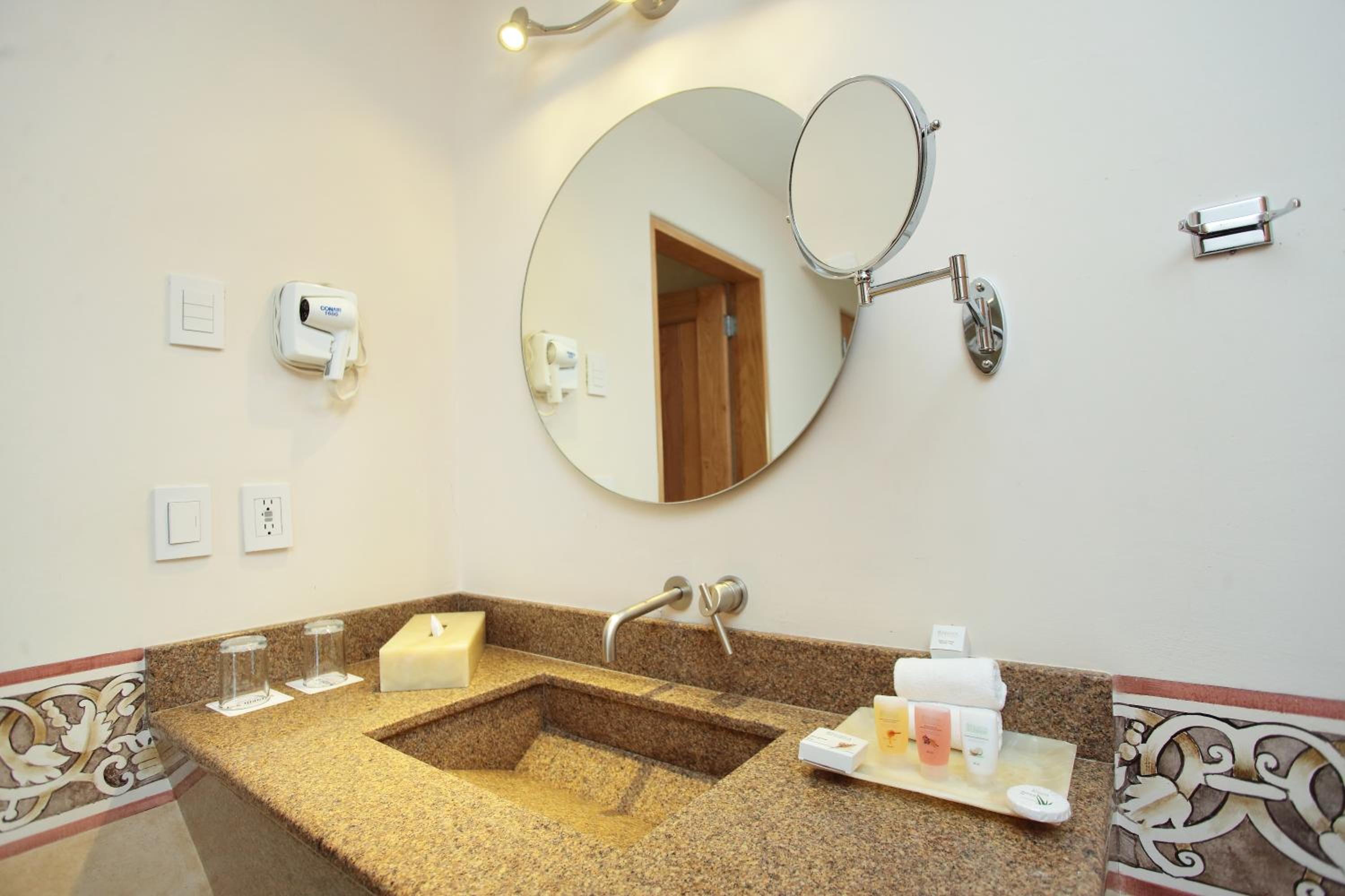 King Suite with Terrace - Photo 6