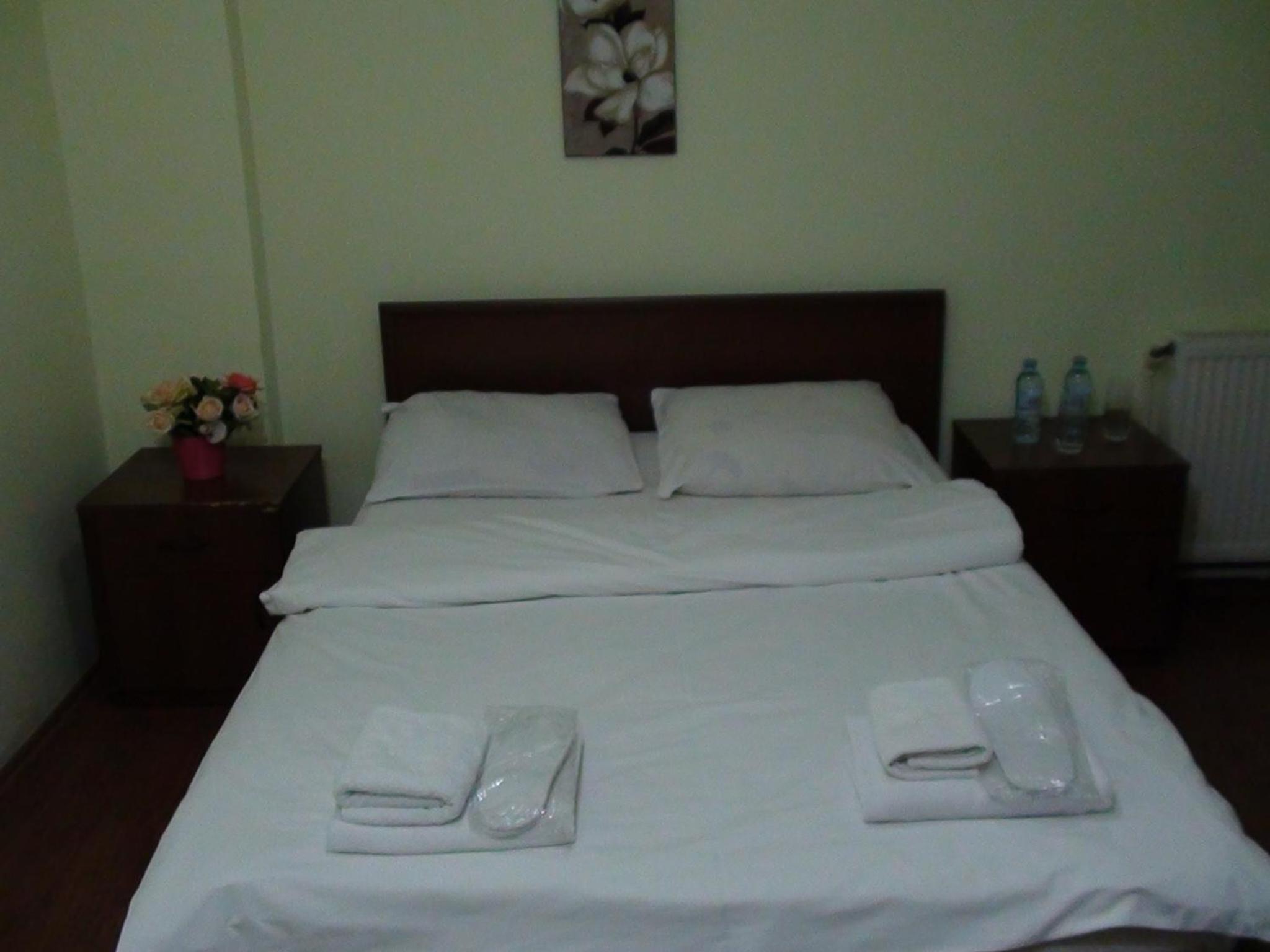 Deluxe Room (2 Adults + 1 Child)