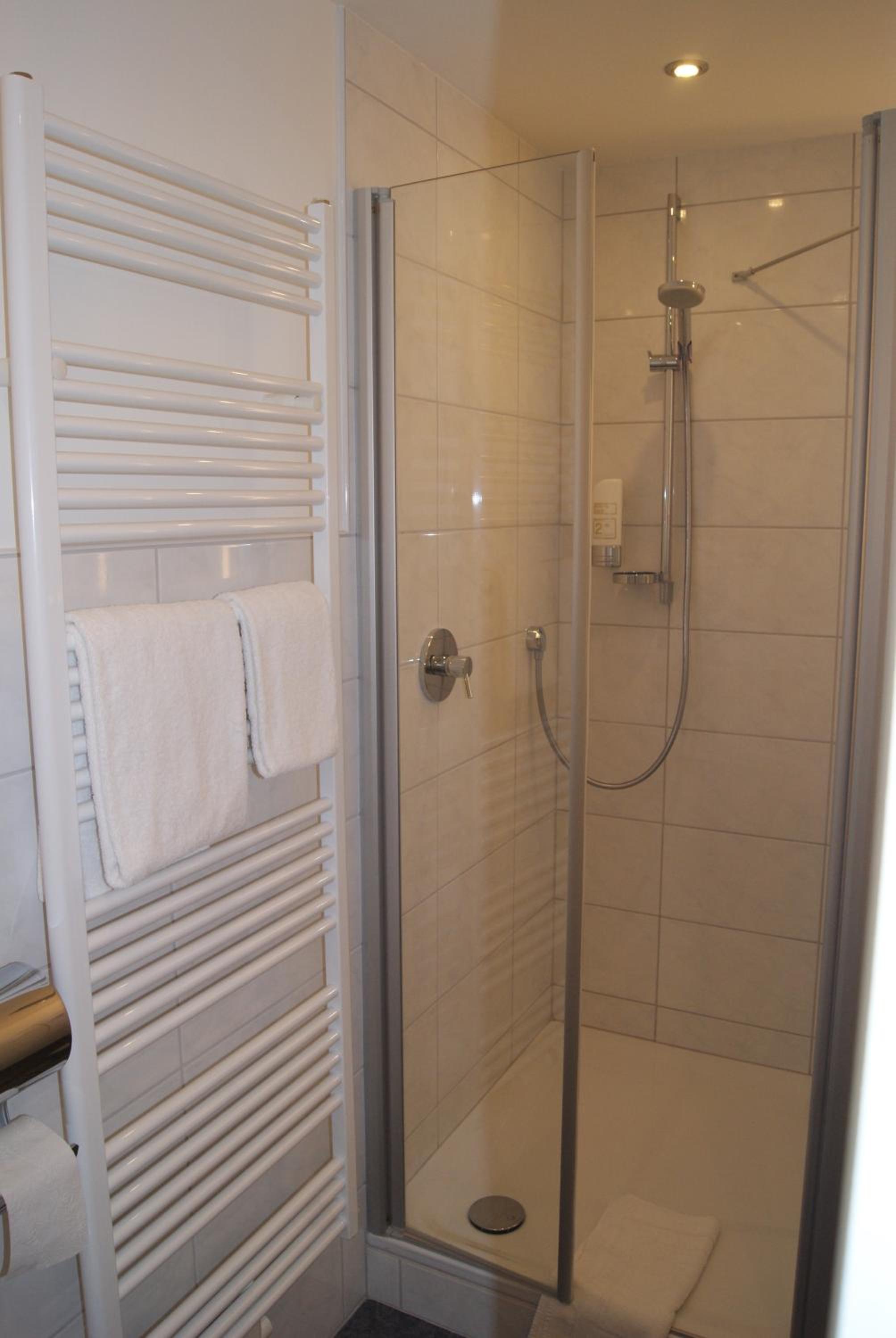 Superior Twin Room with Balcony - Photo 5