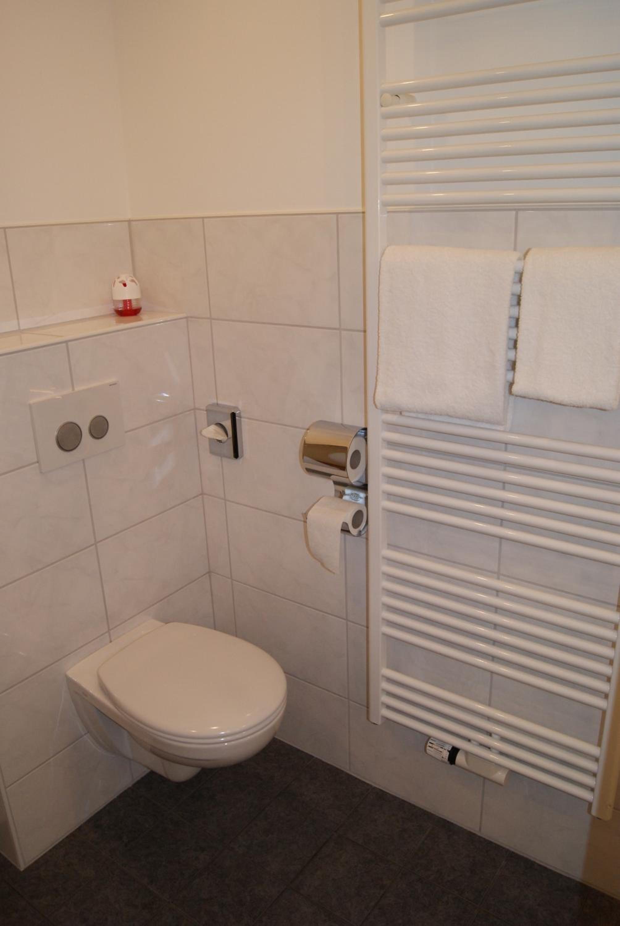 Superior Twin Room with Balcony - Photo 2