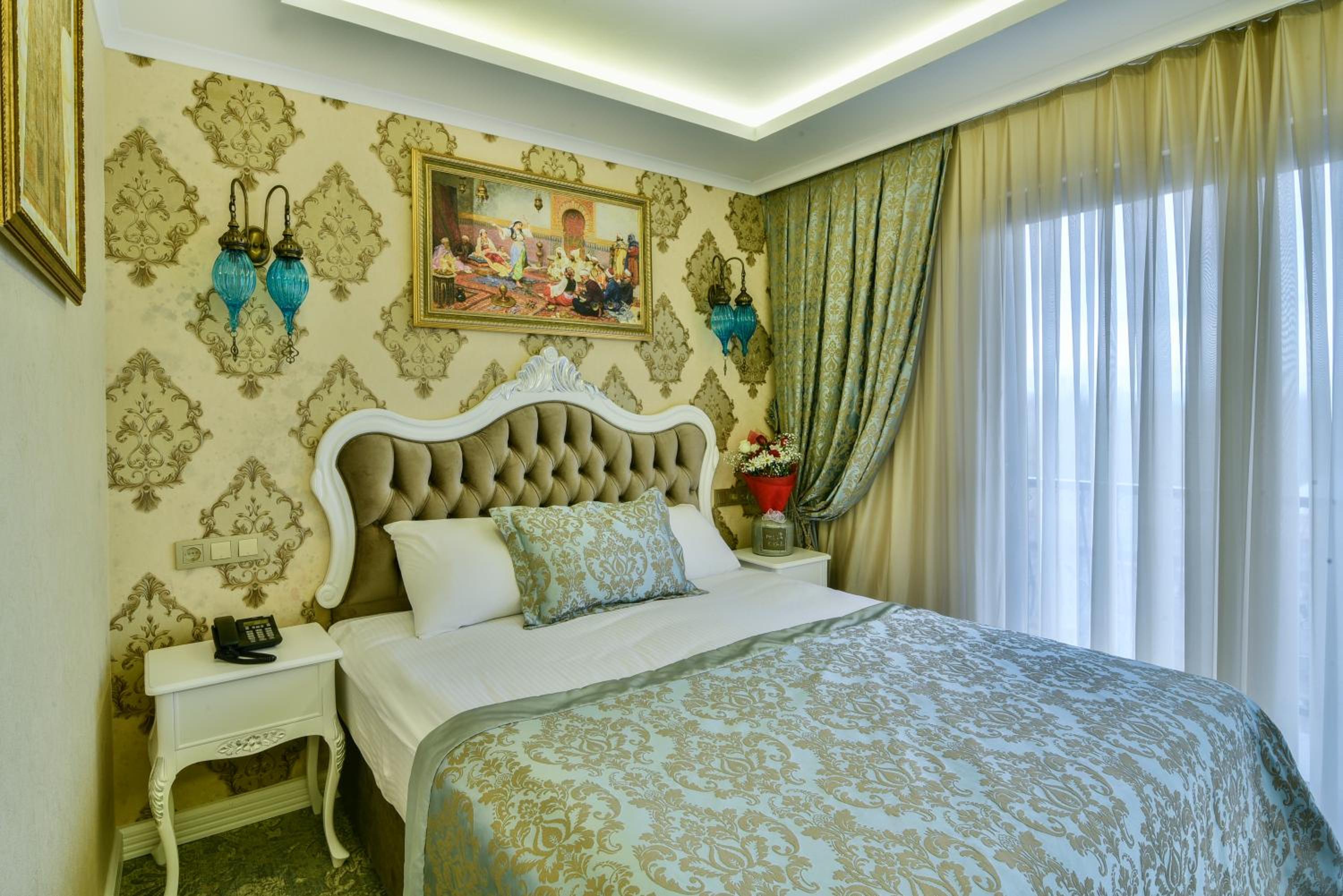 King Suite with Balcony photo 3