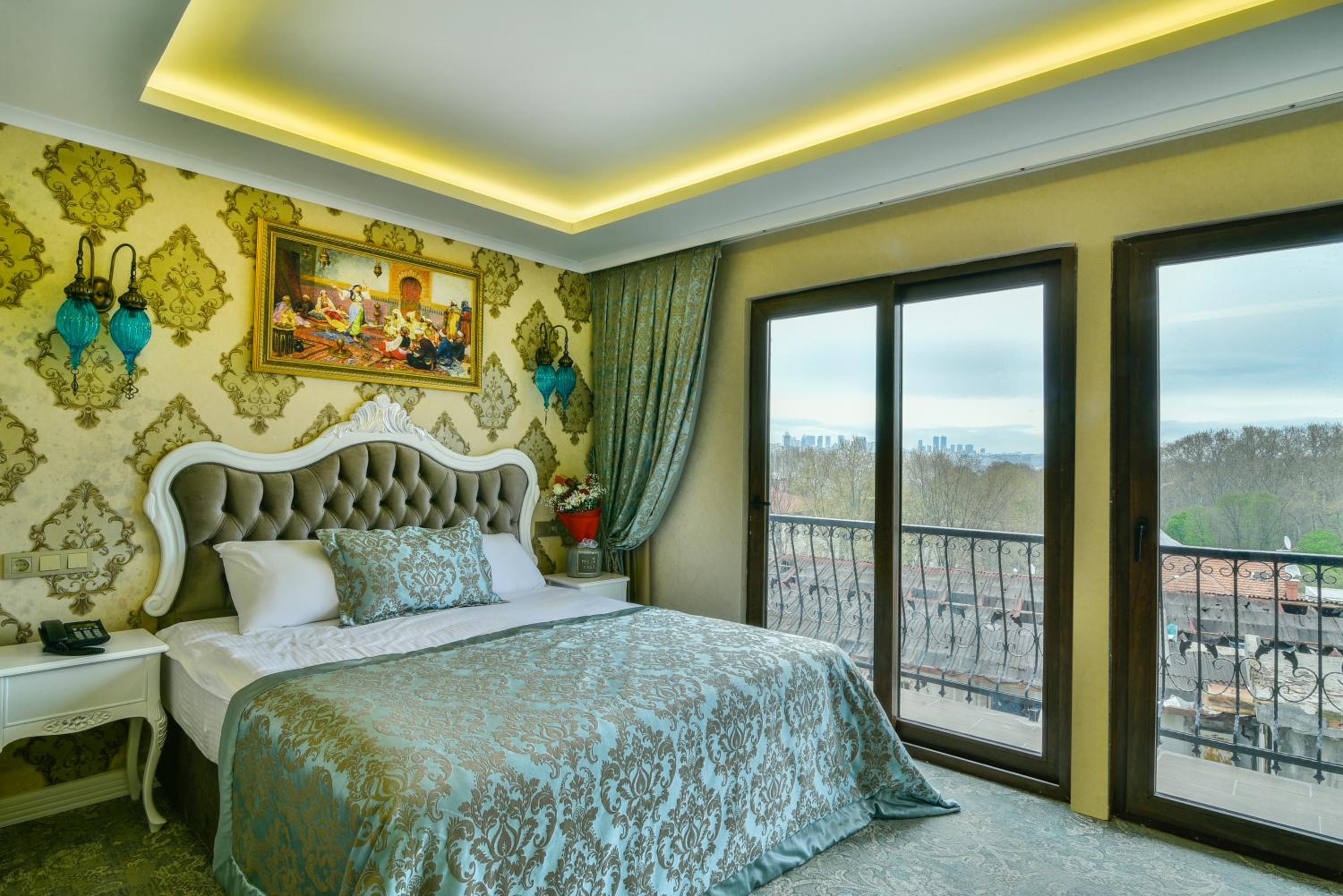 King Suite with Balcony photo 2