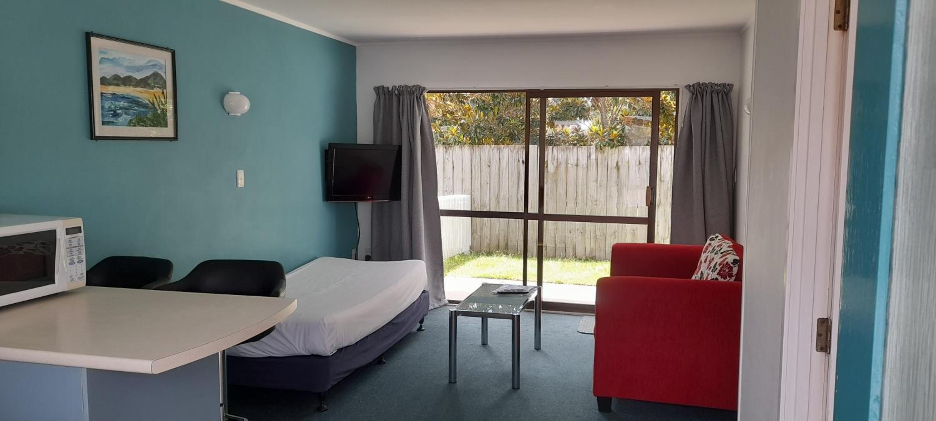 One-Bedroom Apartment - Photo 1