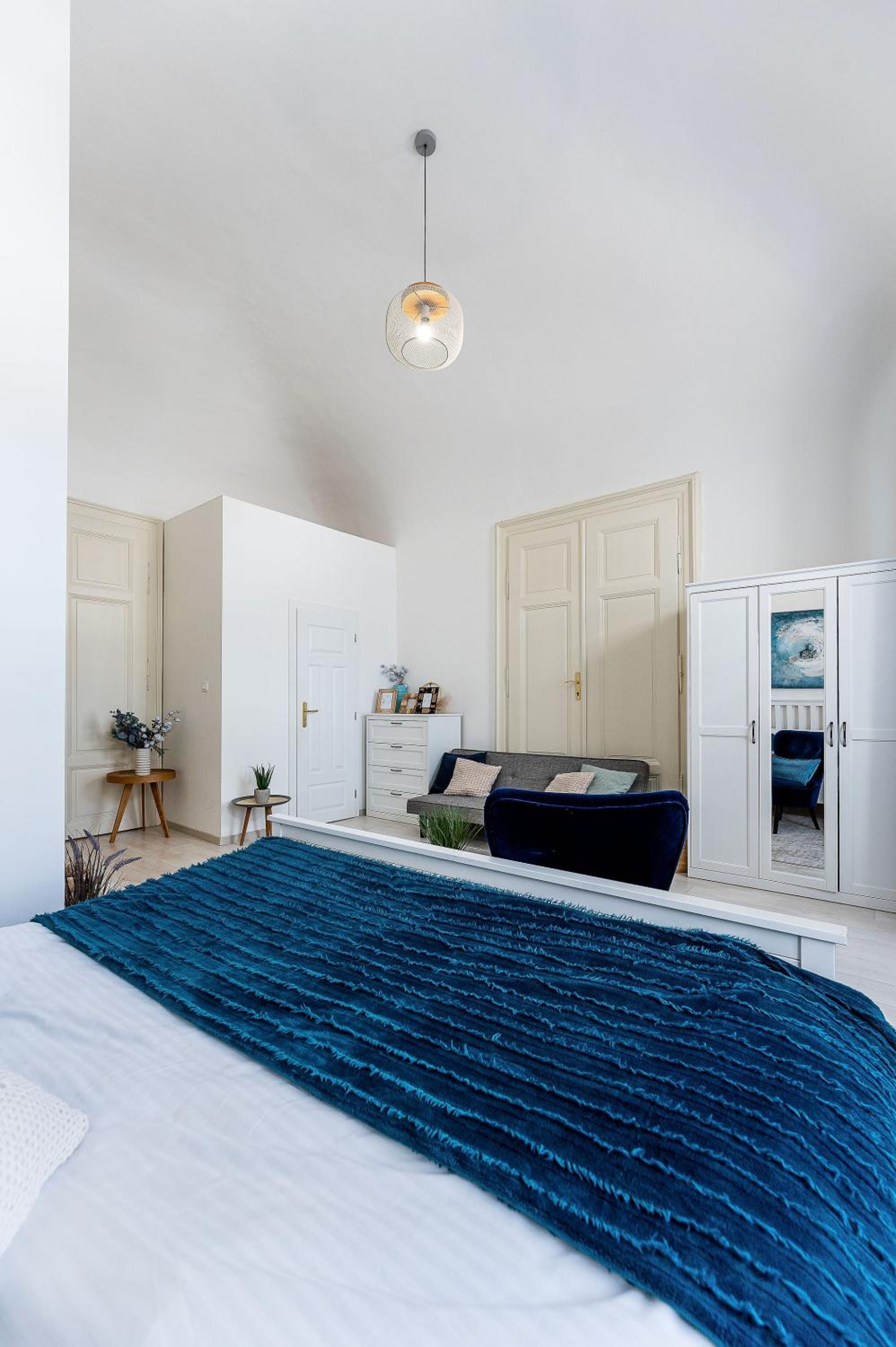 One-Bedroom Apartment photo 2