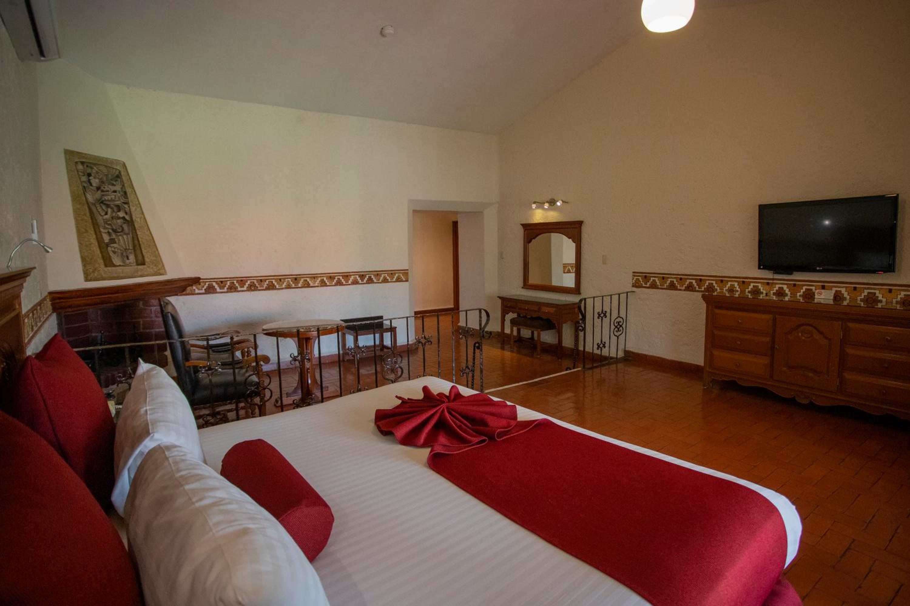 King Suite with Terrace - Photo 12