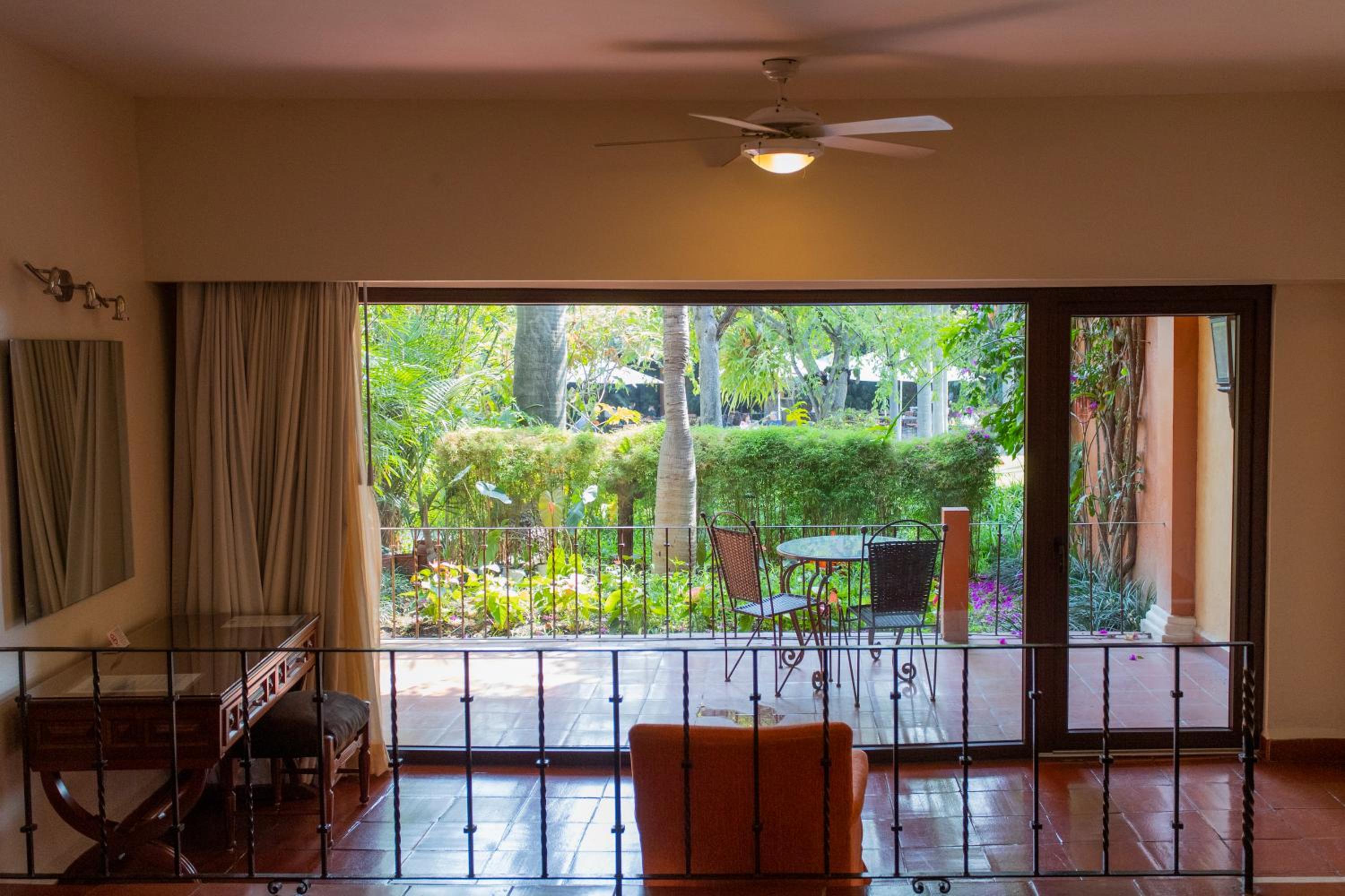 King Suite with Terrace - Photo 11