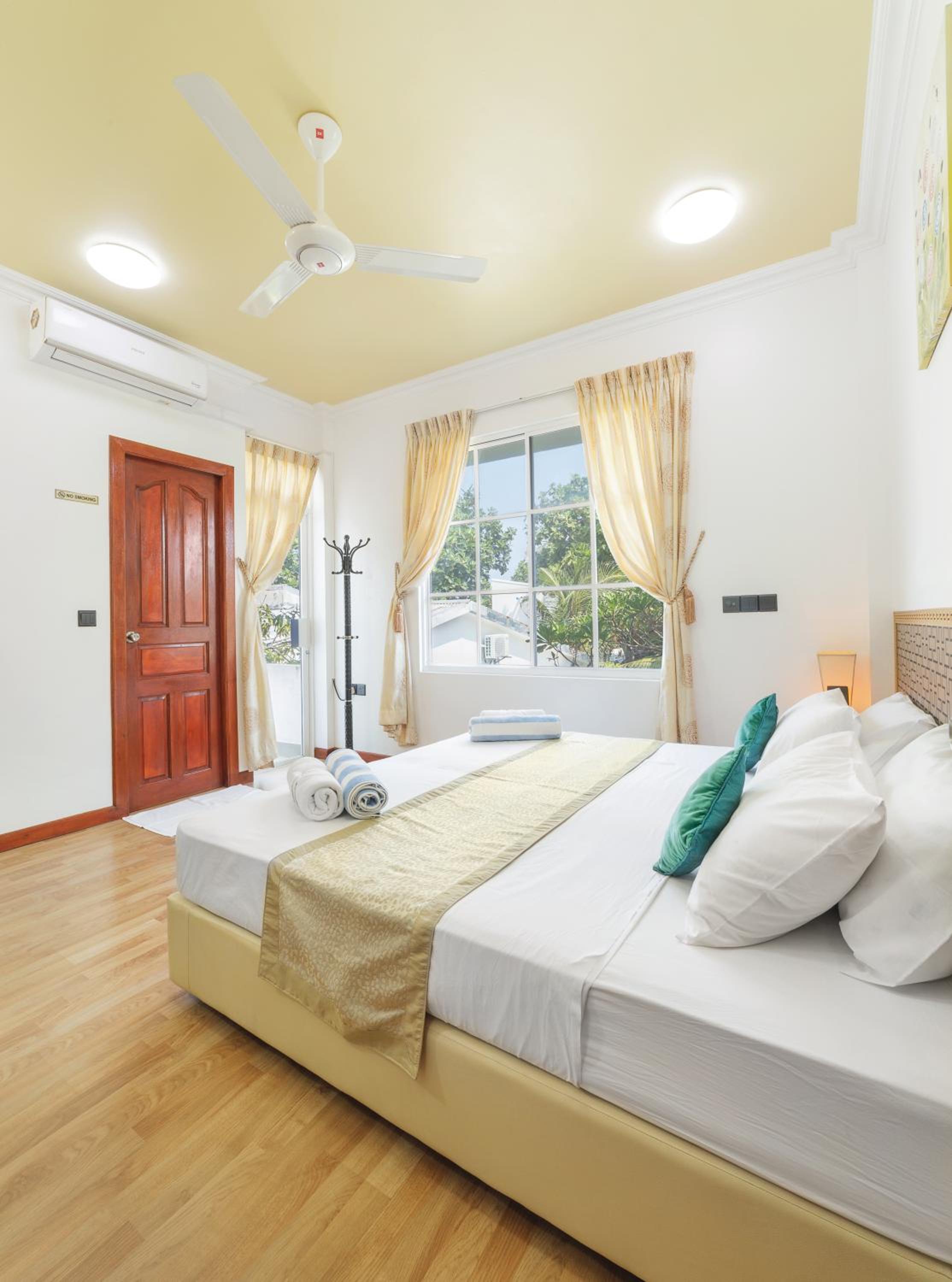 Double Room with Balcony - Photo 10