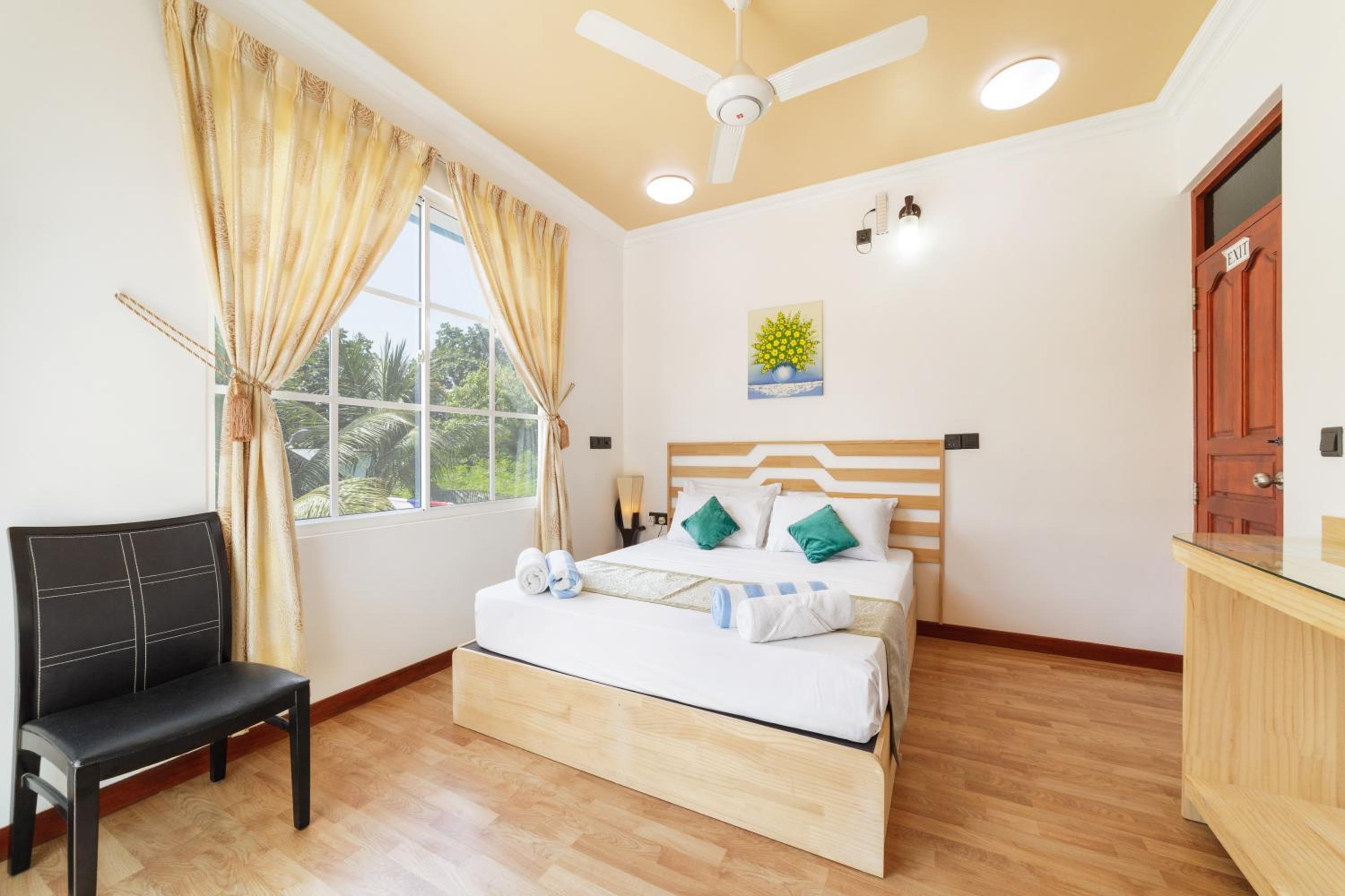 Double Room with Balcony - Photo 3