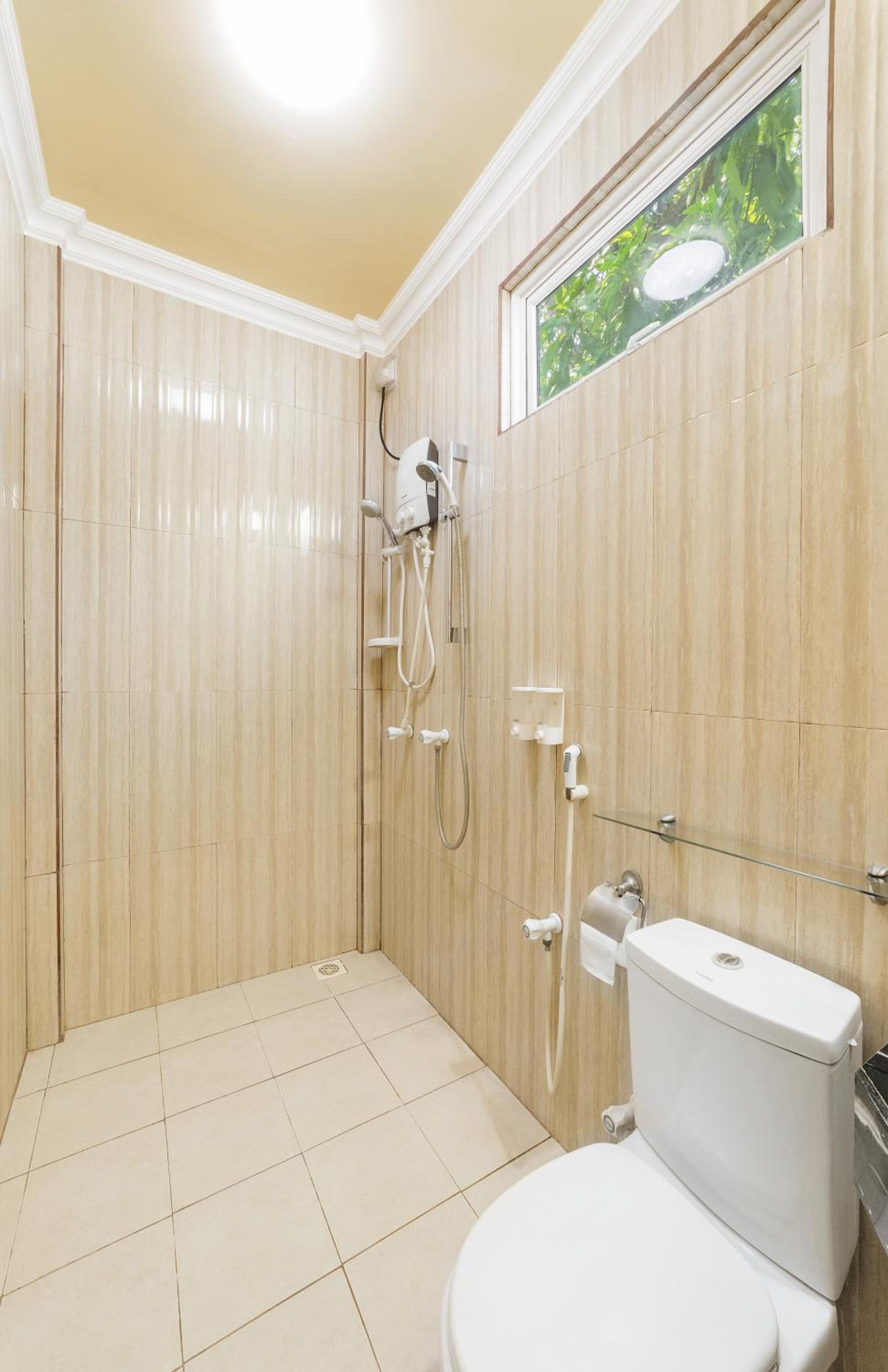 Double Room with Balcony - Photo 8