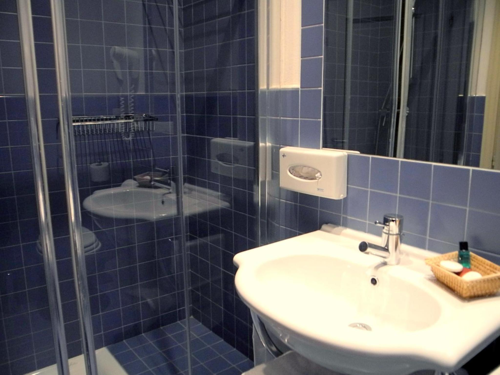 Double Room - Photo 6