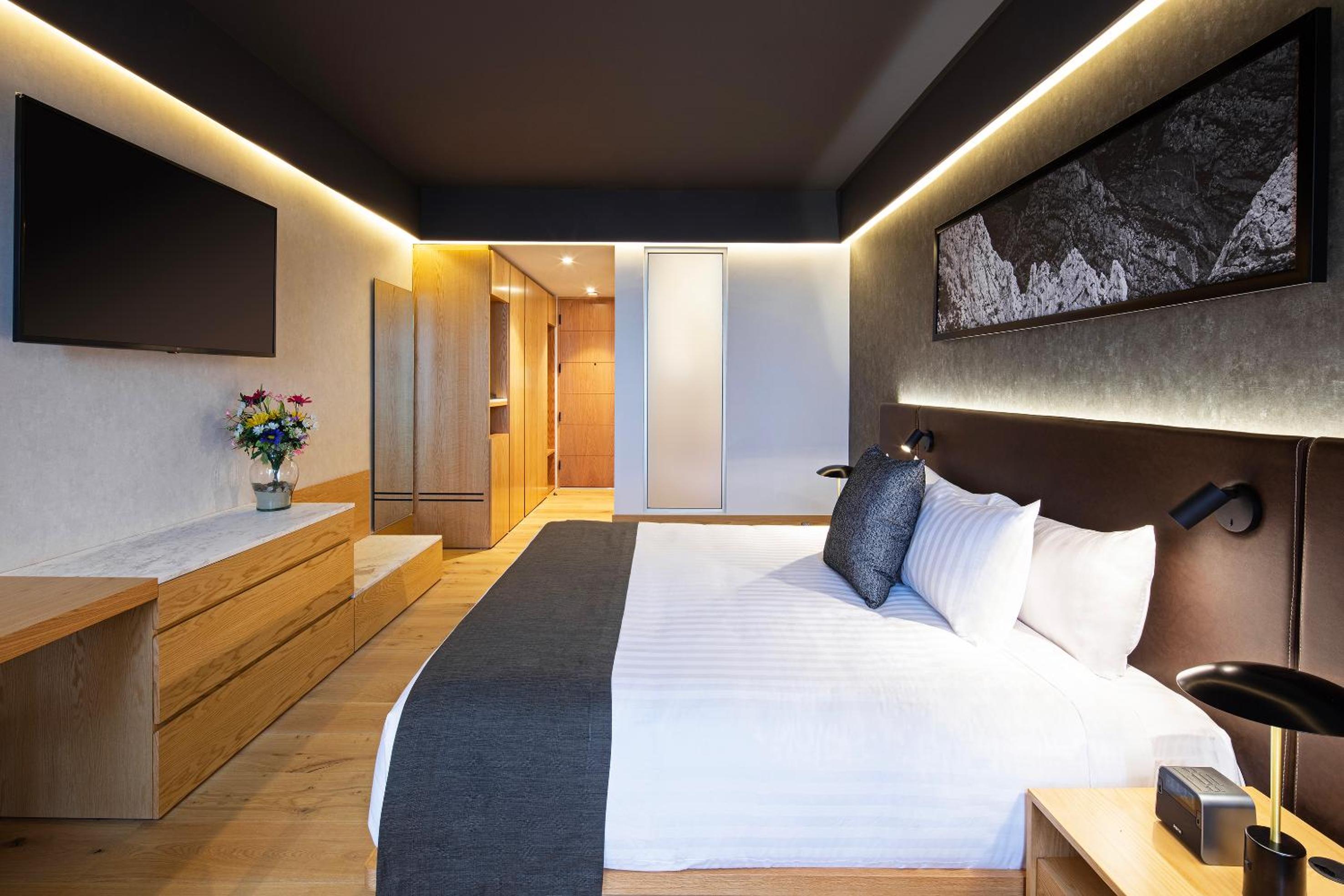 Deluxe Room - Photo 3