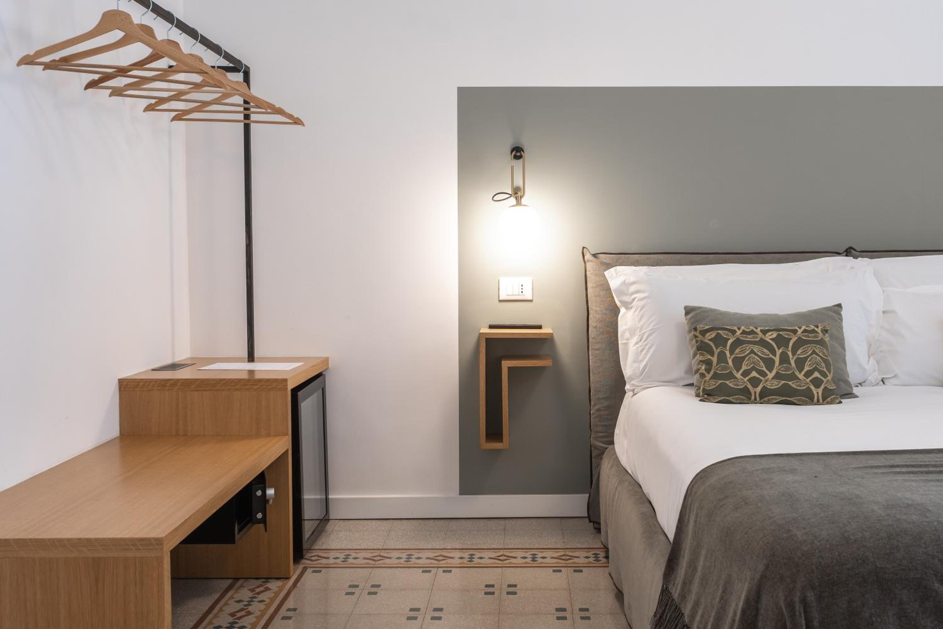 Deluxe Room - Photo 18