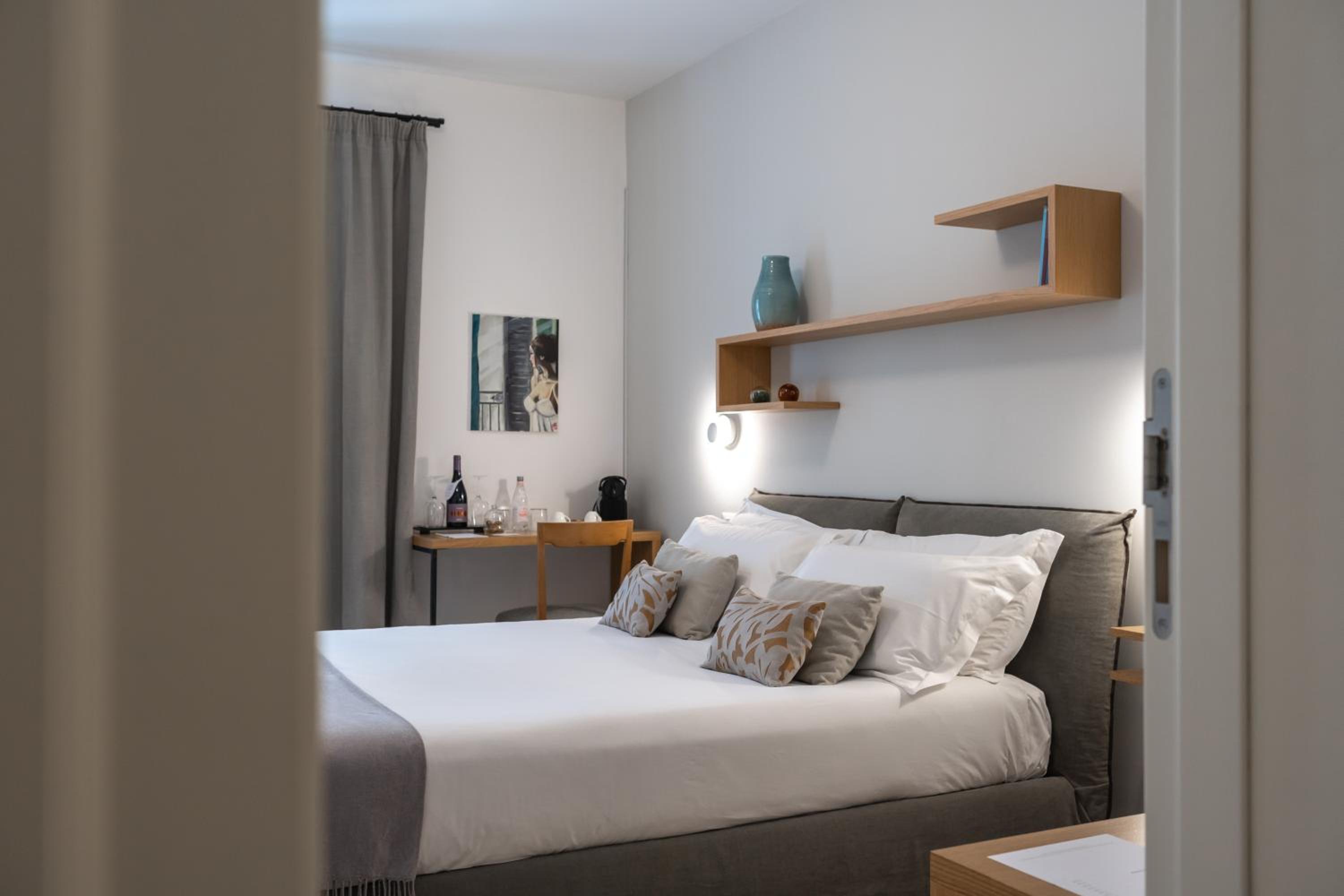 Deluxe Room - Photo 10