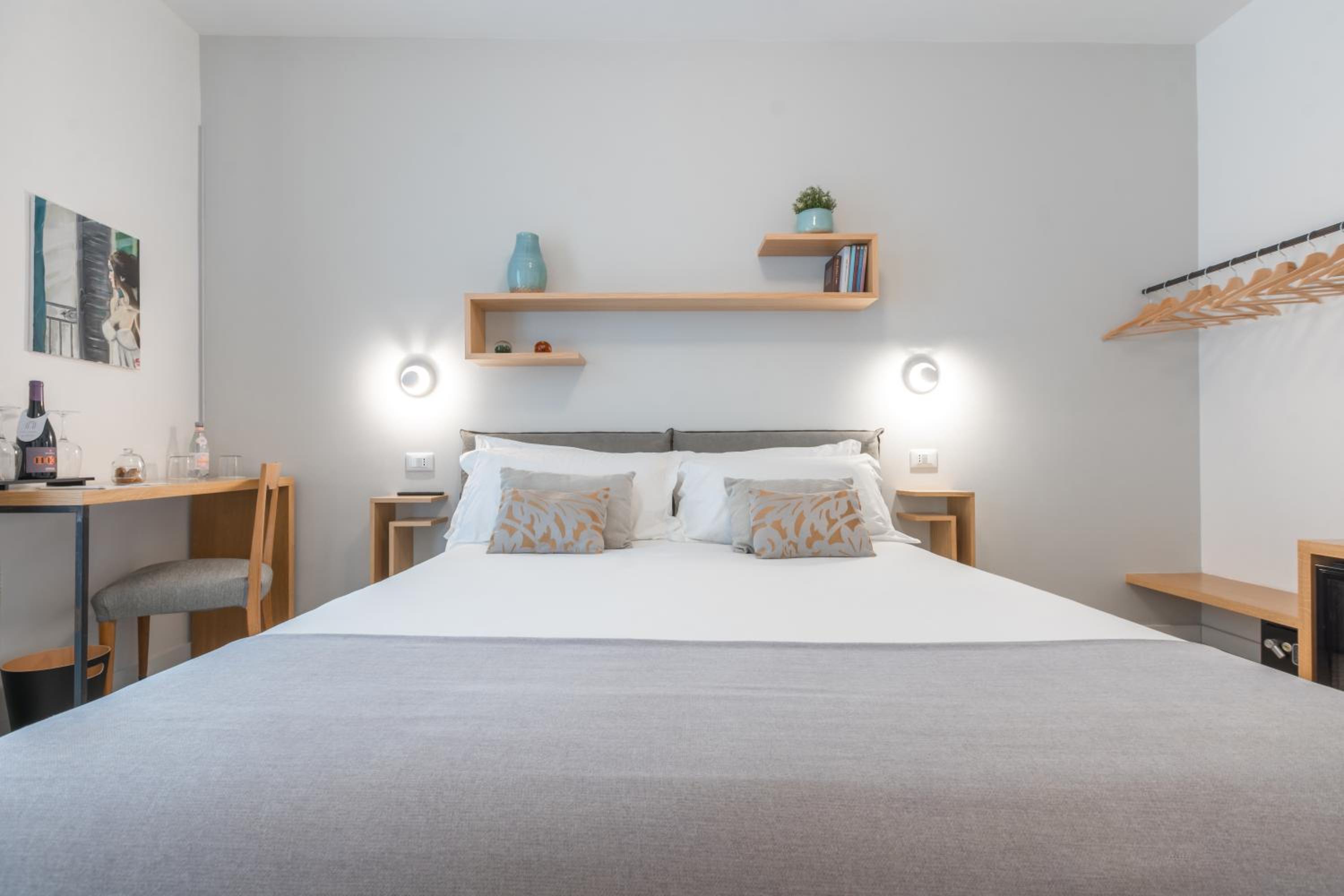 Deluxe Room - Photo 9