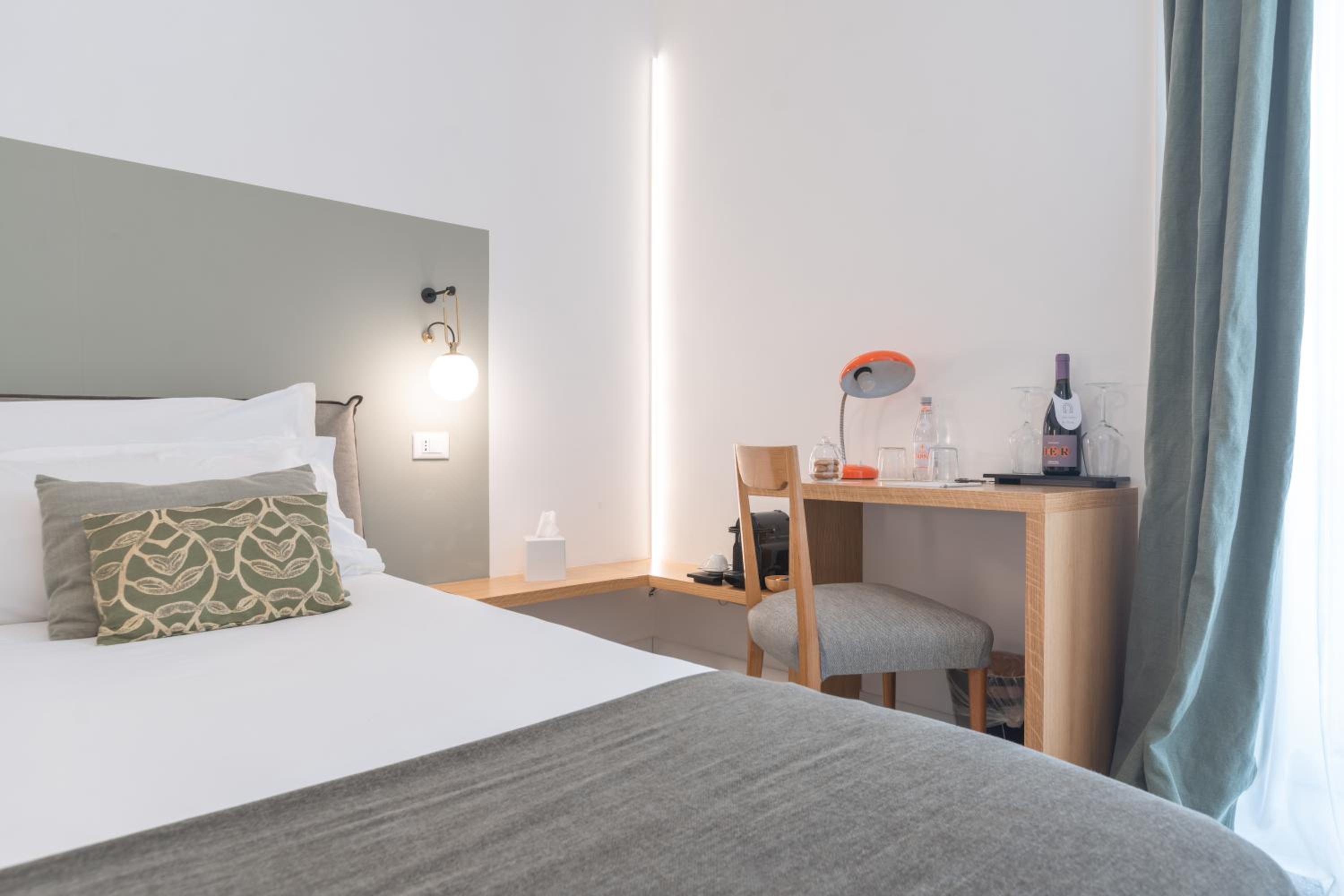 Deluxe Room - Photo 2