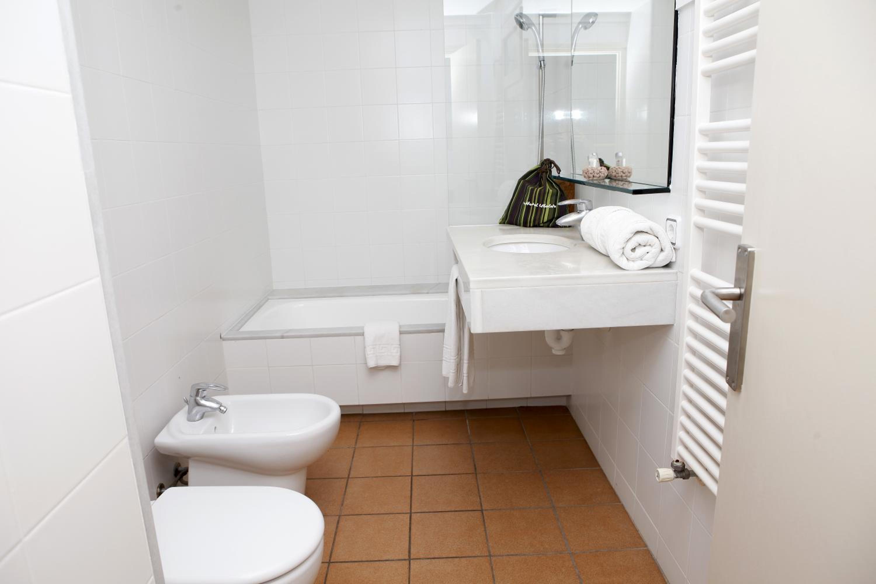 Double or Twin Room - Photo 14