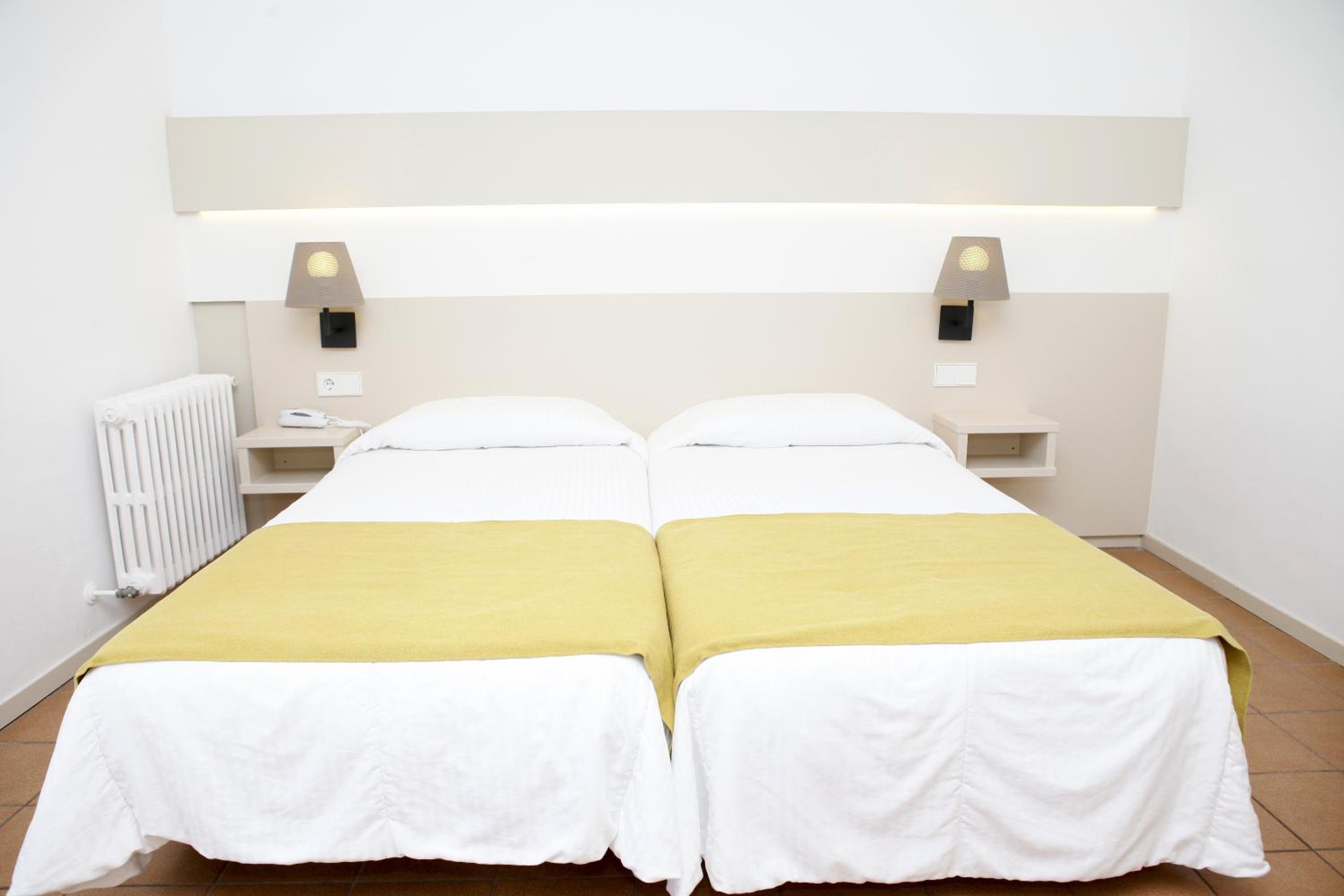 Double or Twin Room - Photo 11