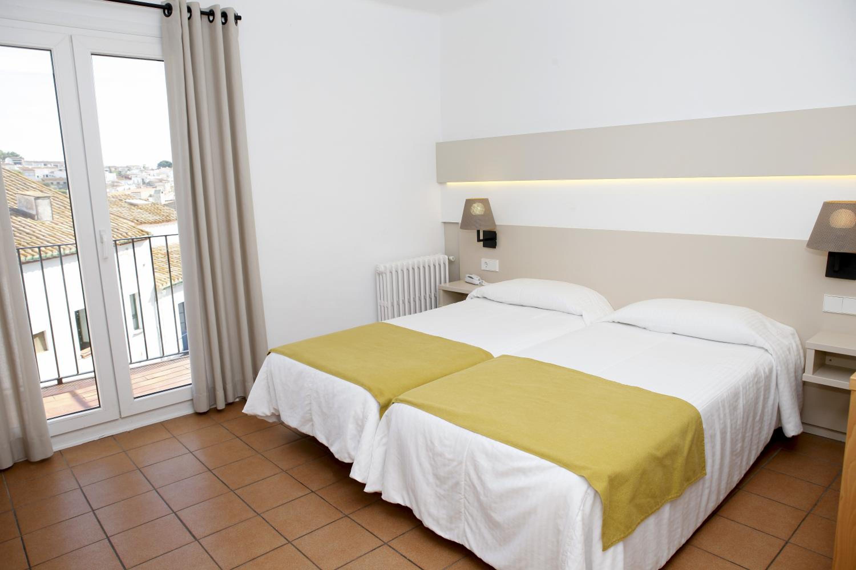 Double or Twin Room - Photo 12