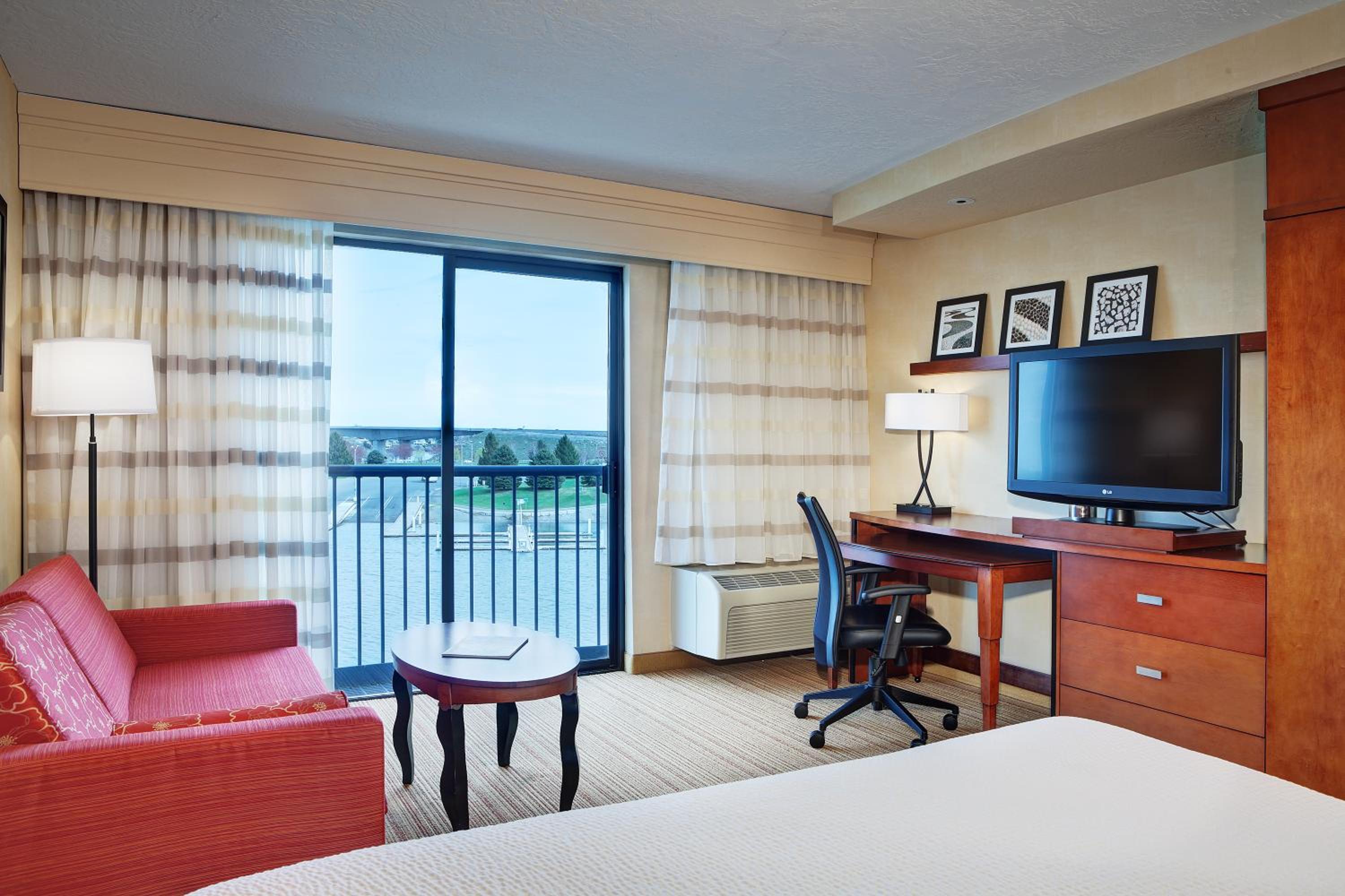 King Room with City View and Roll-in Shower - Mobility and Hearing Accessible - Photo 2