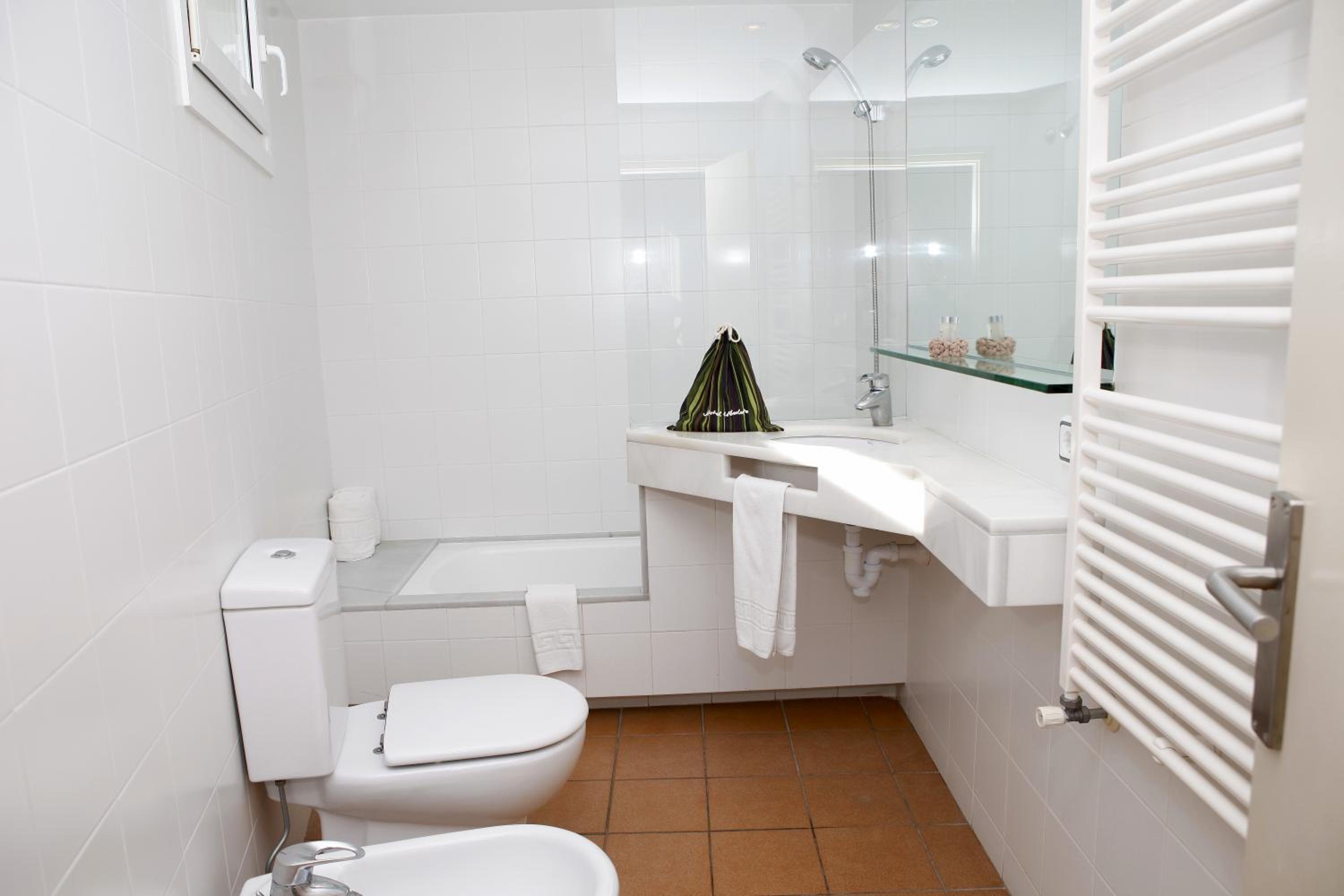 Double or Twin Room - Photo 3