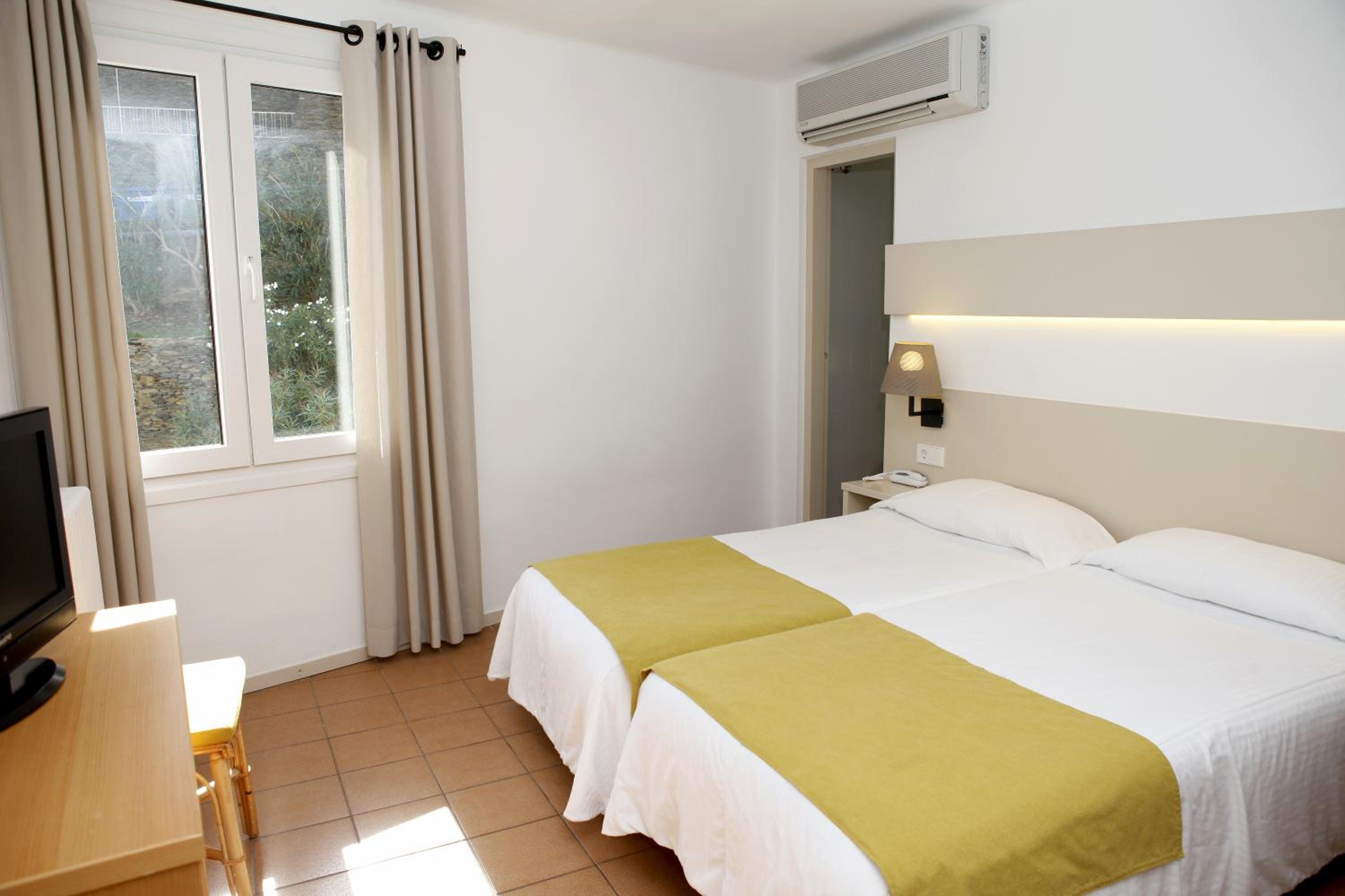 Double or Twin Room - Photo 4