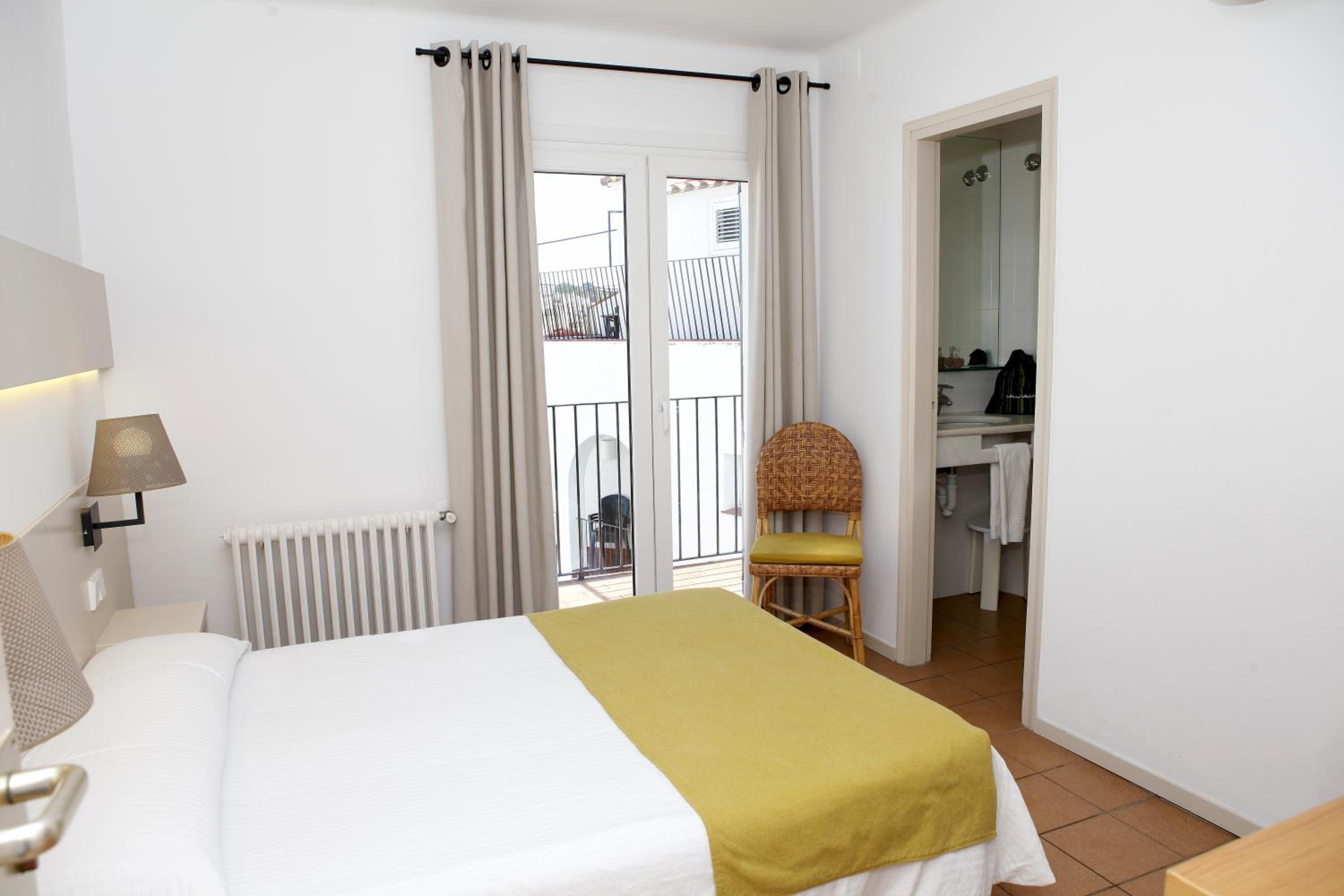 Double or Twin Room - Photo 7