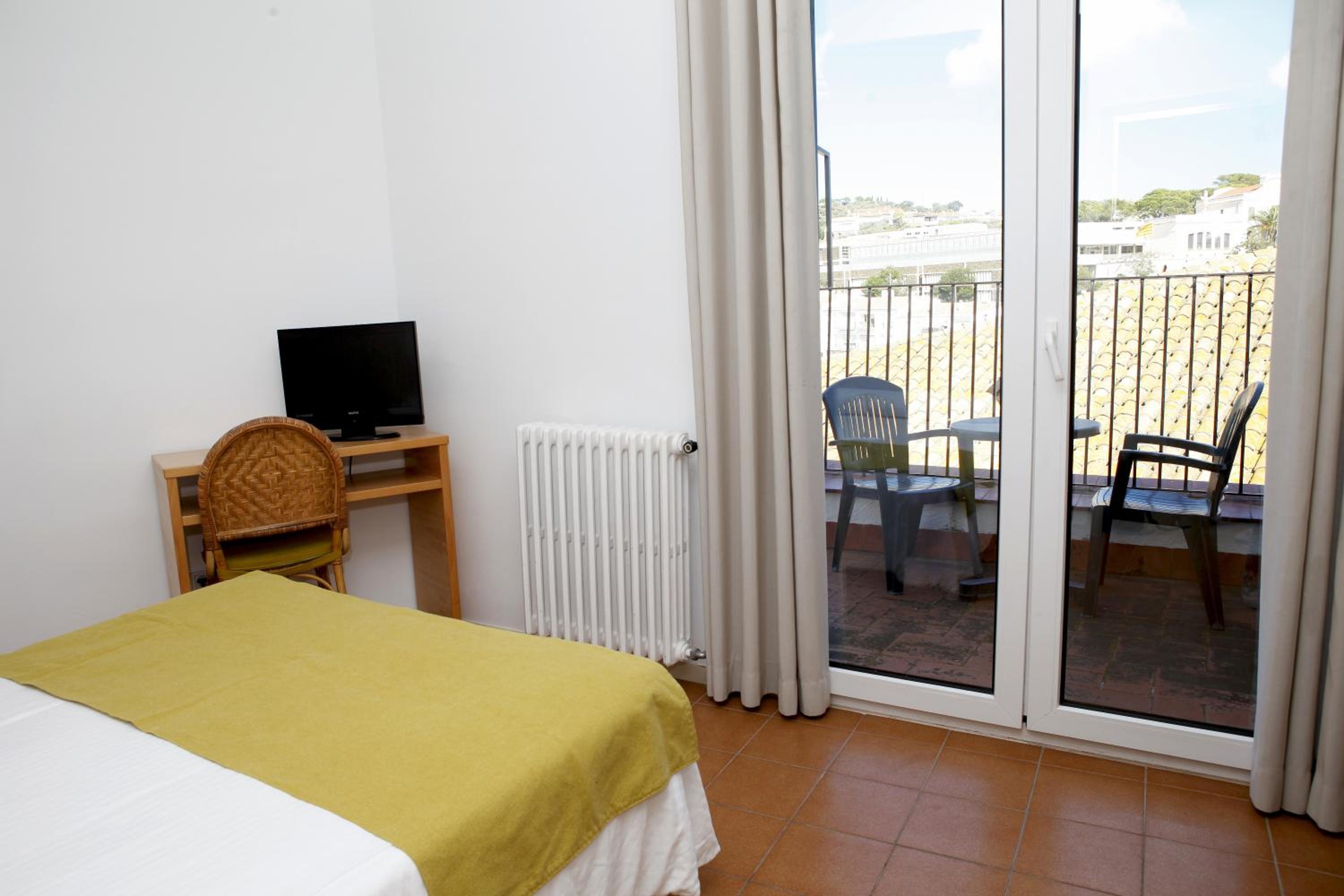 Double or Twin Room - Photo 9