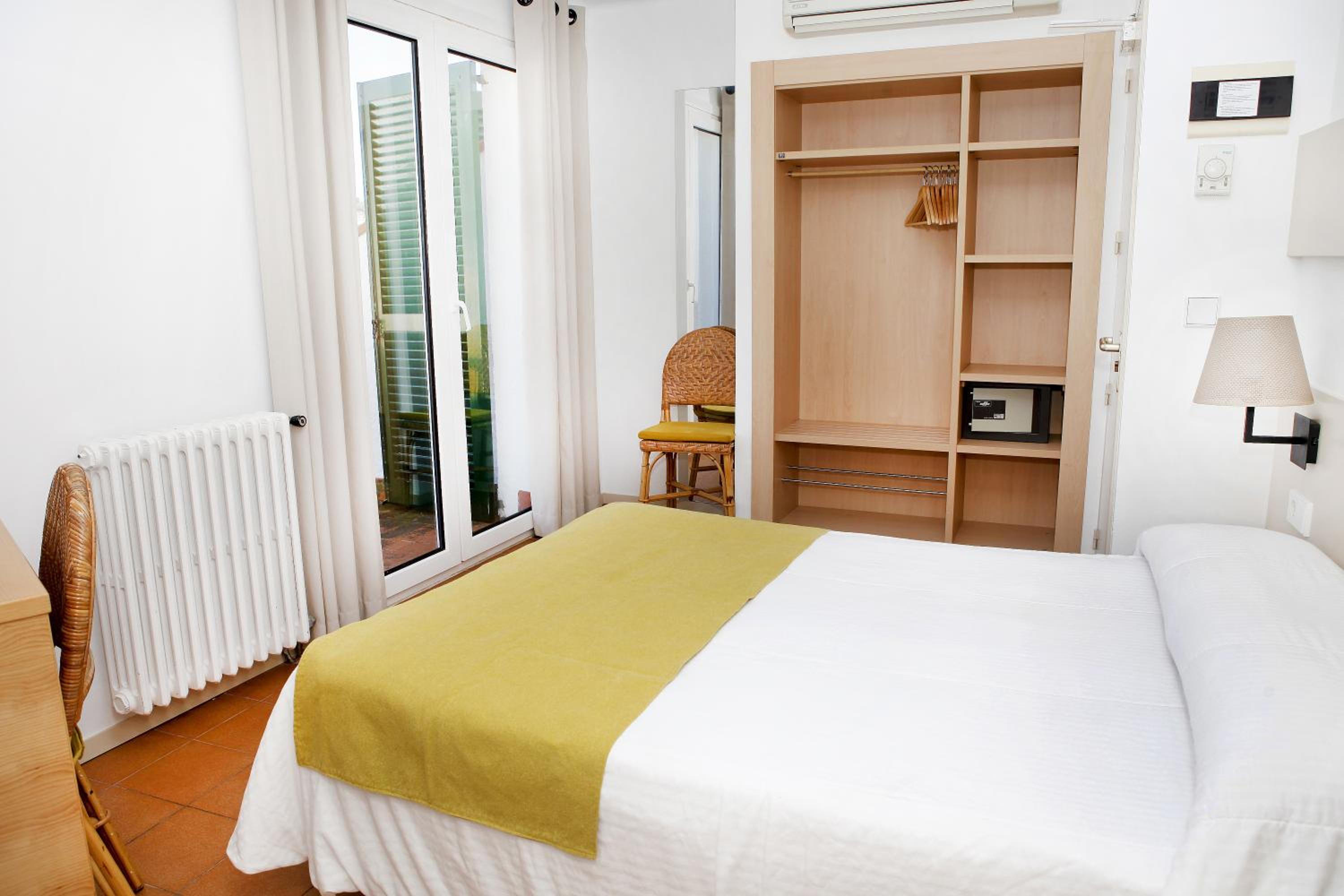 Double or Twin Room - Photo 2