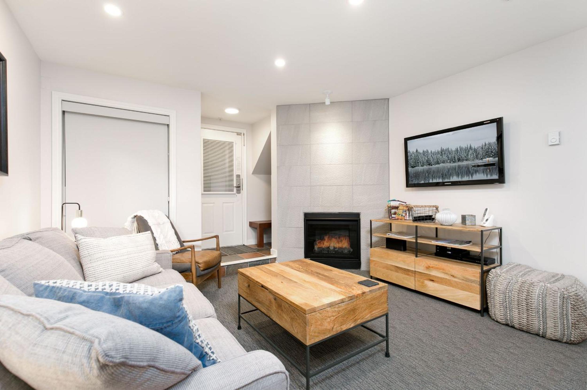 Two bedroom townhome with private hot tub GR 46