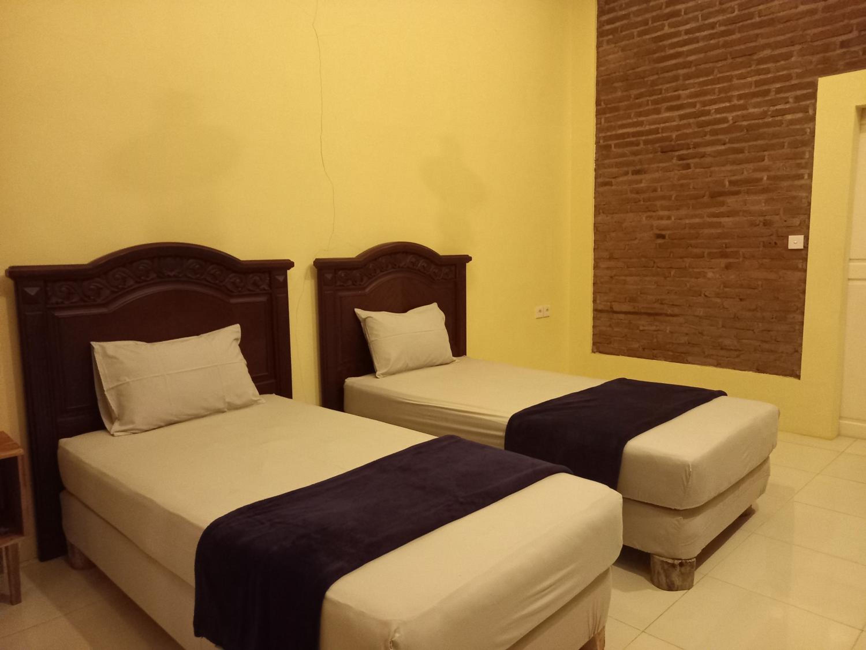 Standard Twin Room with Garden View - Photo 1