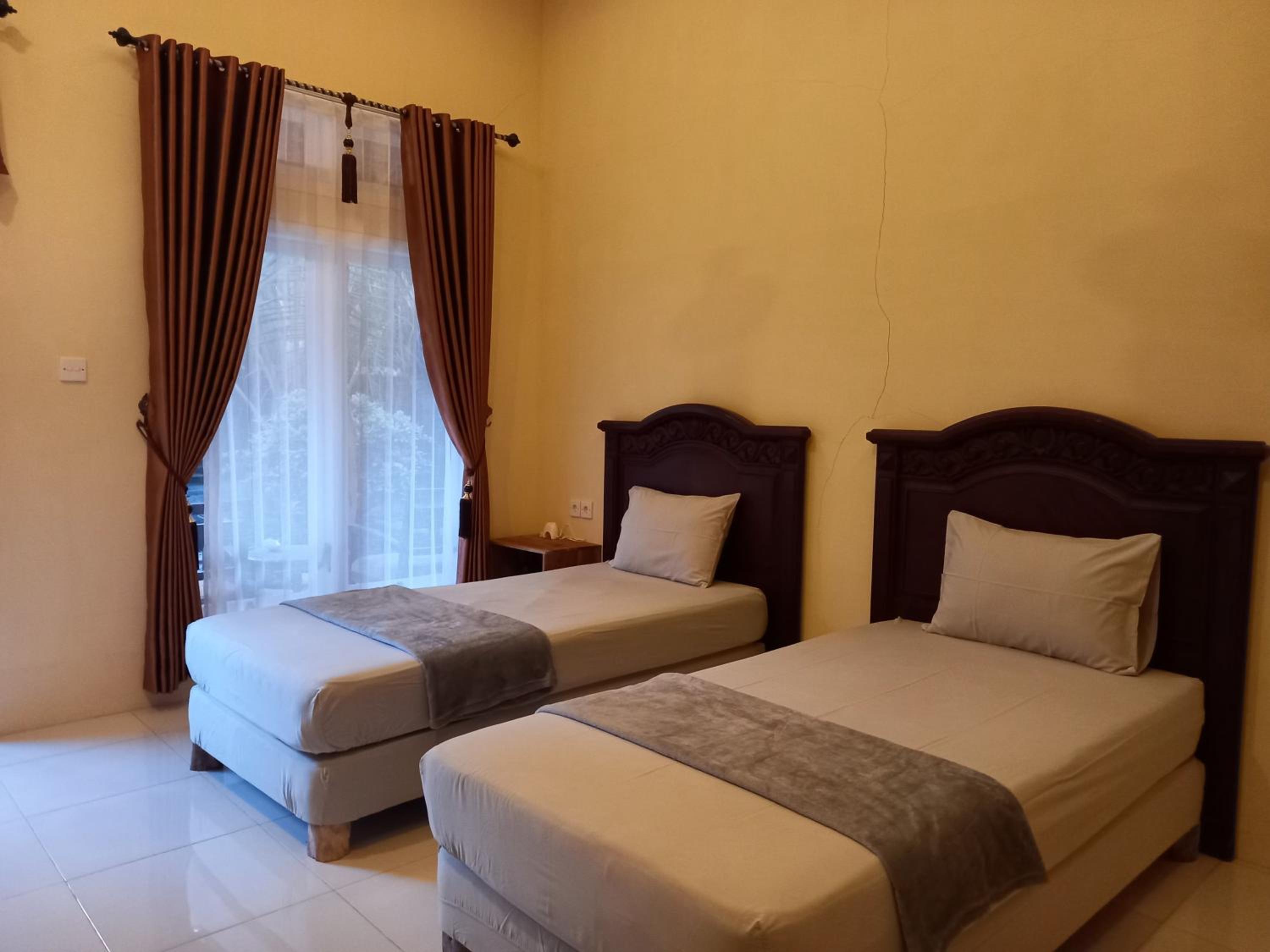 Standard Twin Room with Garden View - Photo 7