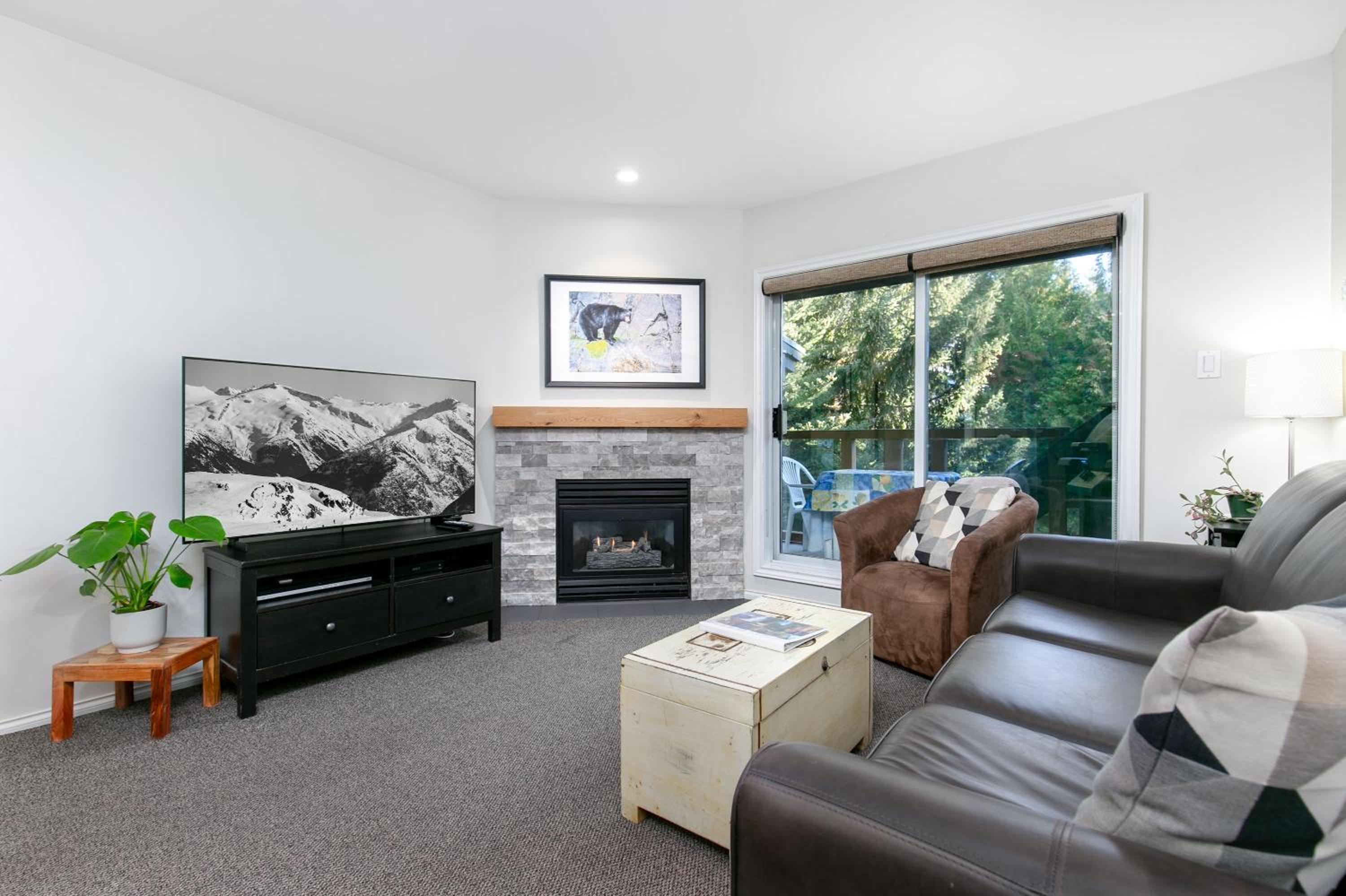 One bedroom townhome with private hot tub GR 100