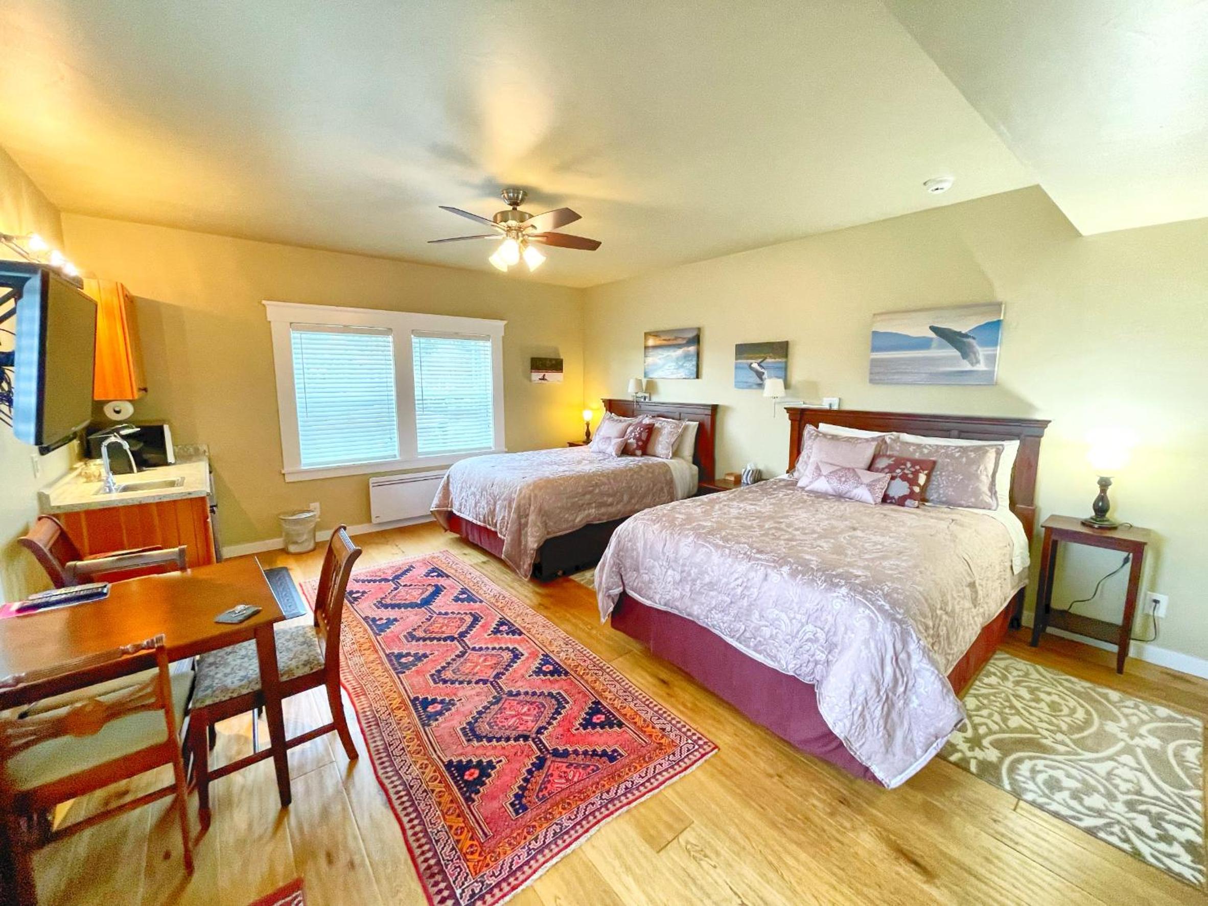 Deluxe Queen Suite