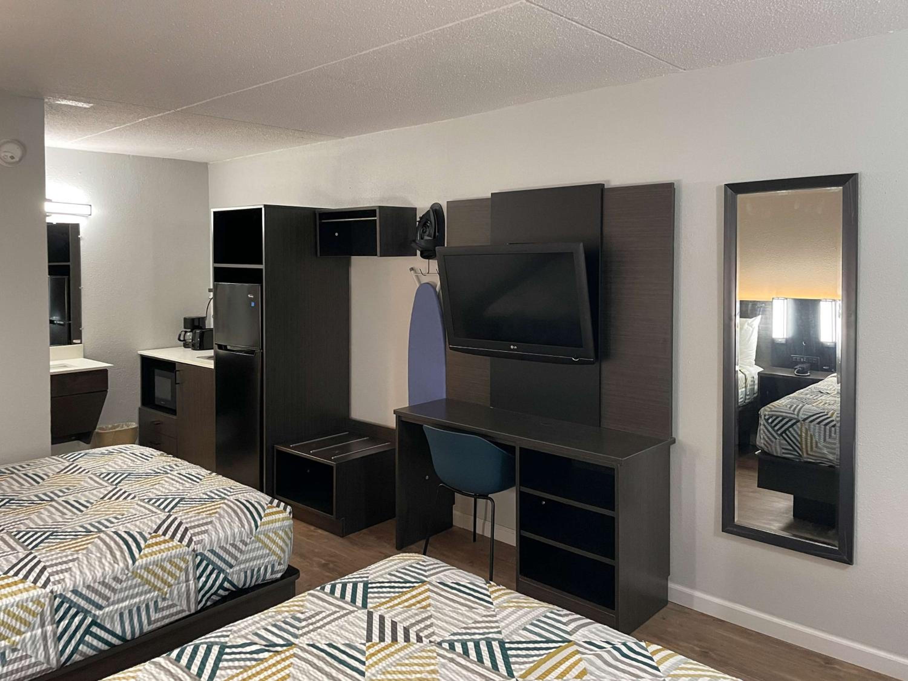 Quadruple Room - Non-Smoking - Photo 8