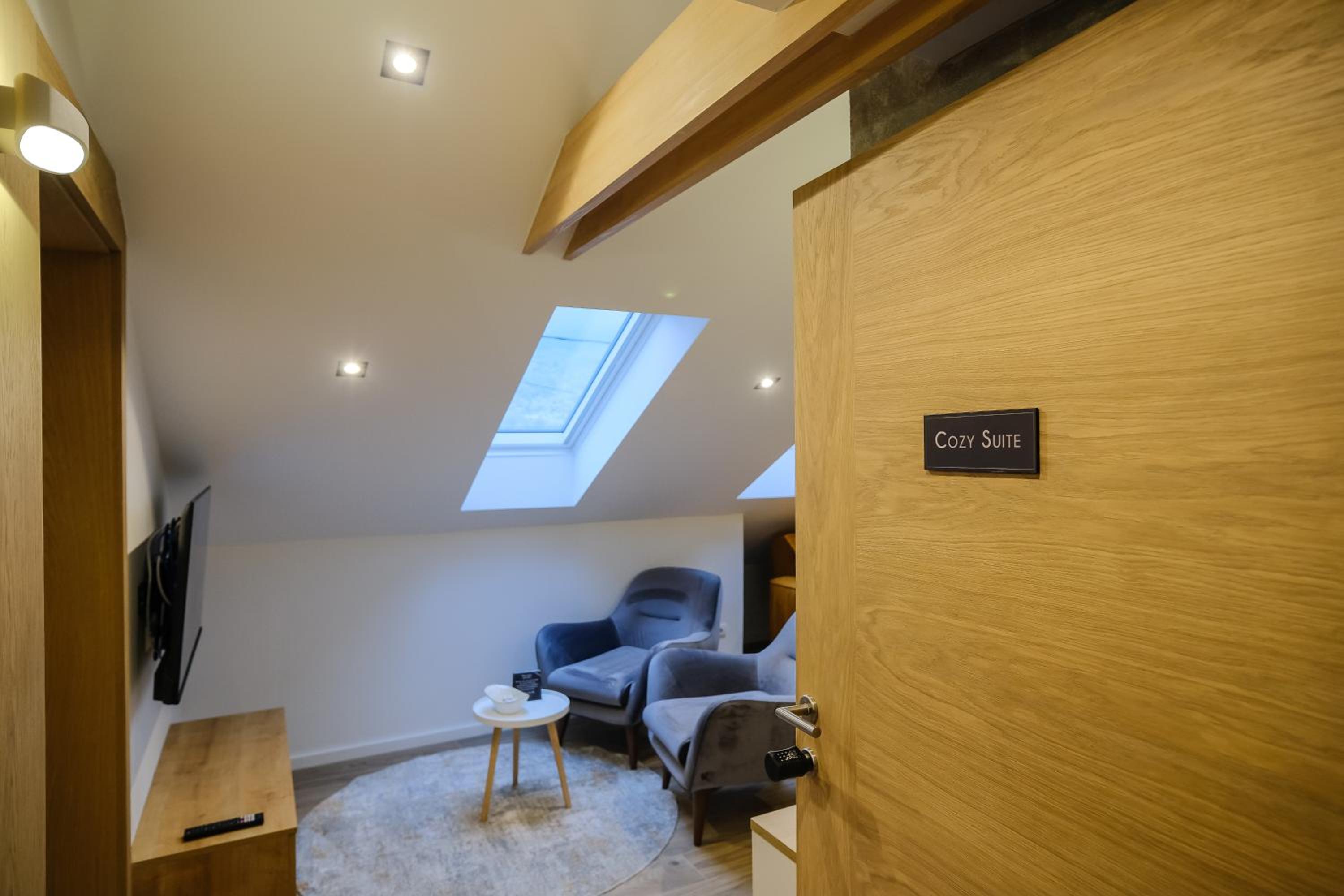 Deluxe Two-Bedroom Apartment With Garage Parking